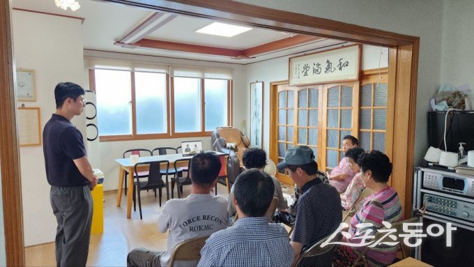 순천시가 마을회관·경로당 등을 방문하는 ‘찾아가는 의무교육’을 운영하고 있다.  사진제공=순천시