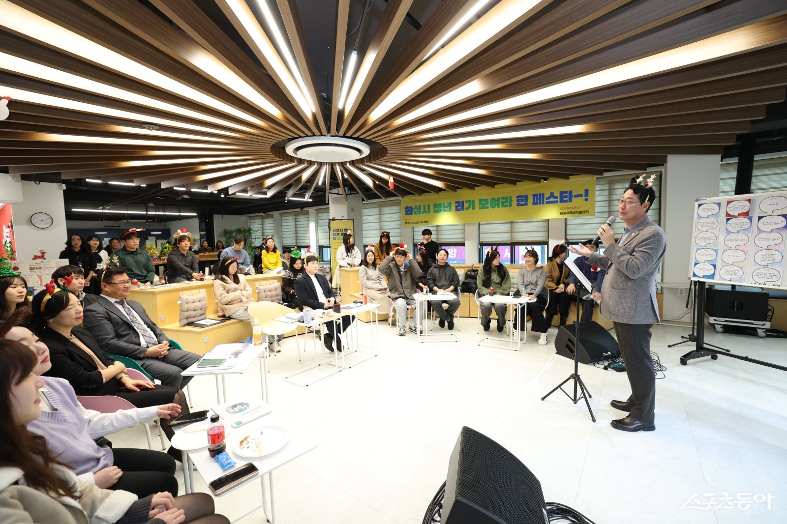 정명근 화성특례시장이 청소년들에게 응원의 메시지를 전달하고 있다. 사진제공｜화성시