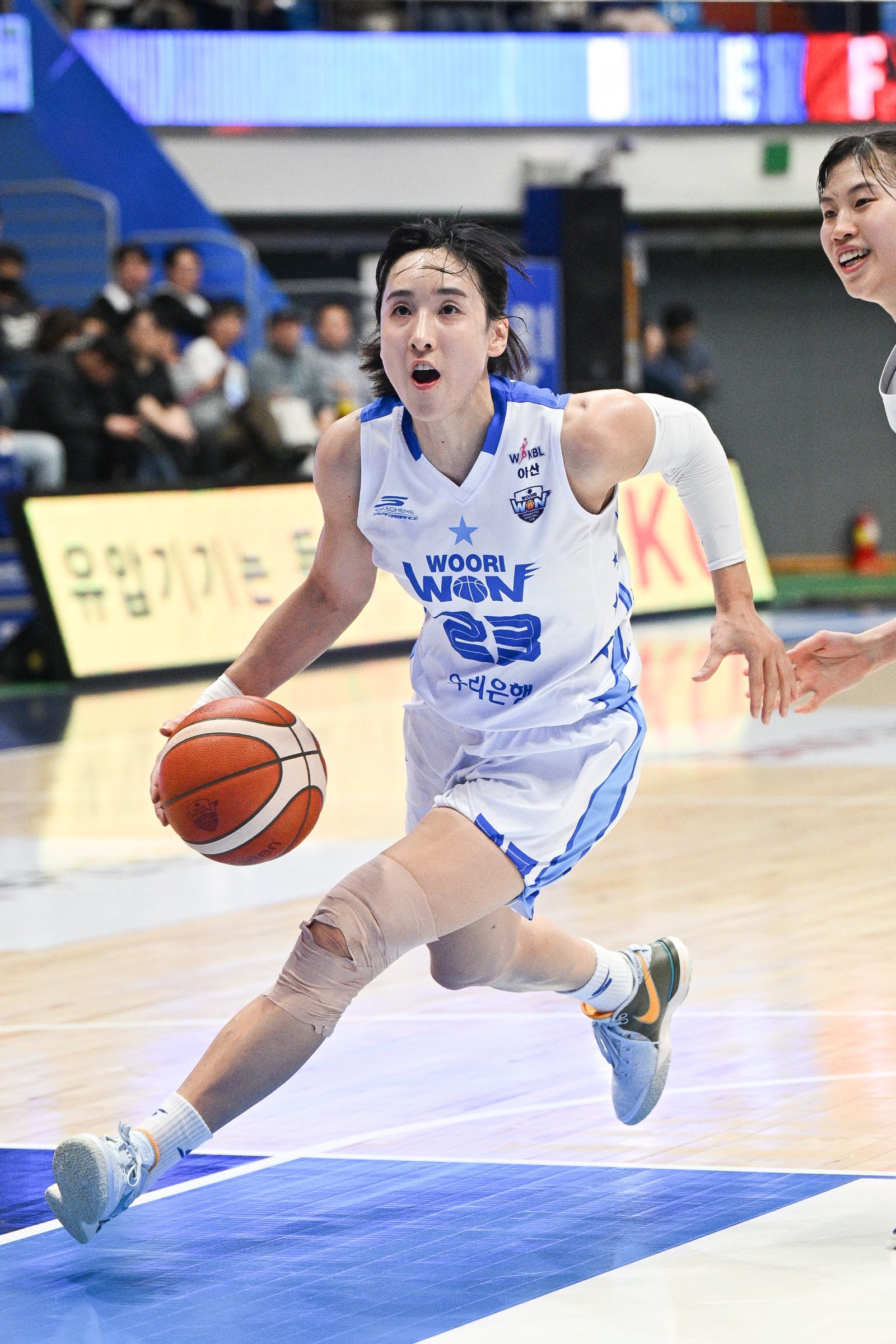우리은행 김단비가 14일 인천 도원체육관에서 열린 신한은행전에서 공격을 시도하고 있다. 김단비는 이날 22점·8리바운드의 활약으로 47-44 승리를 이끌었다. 사진제공|WKBL