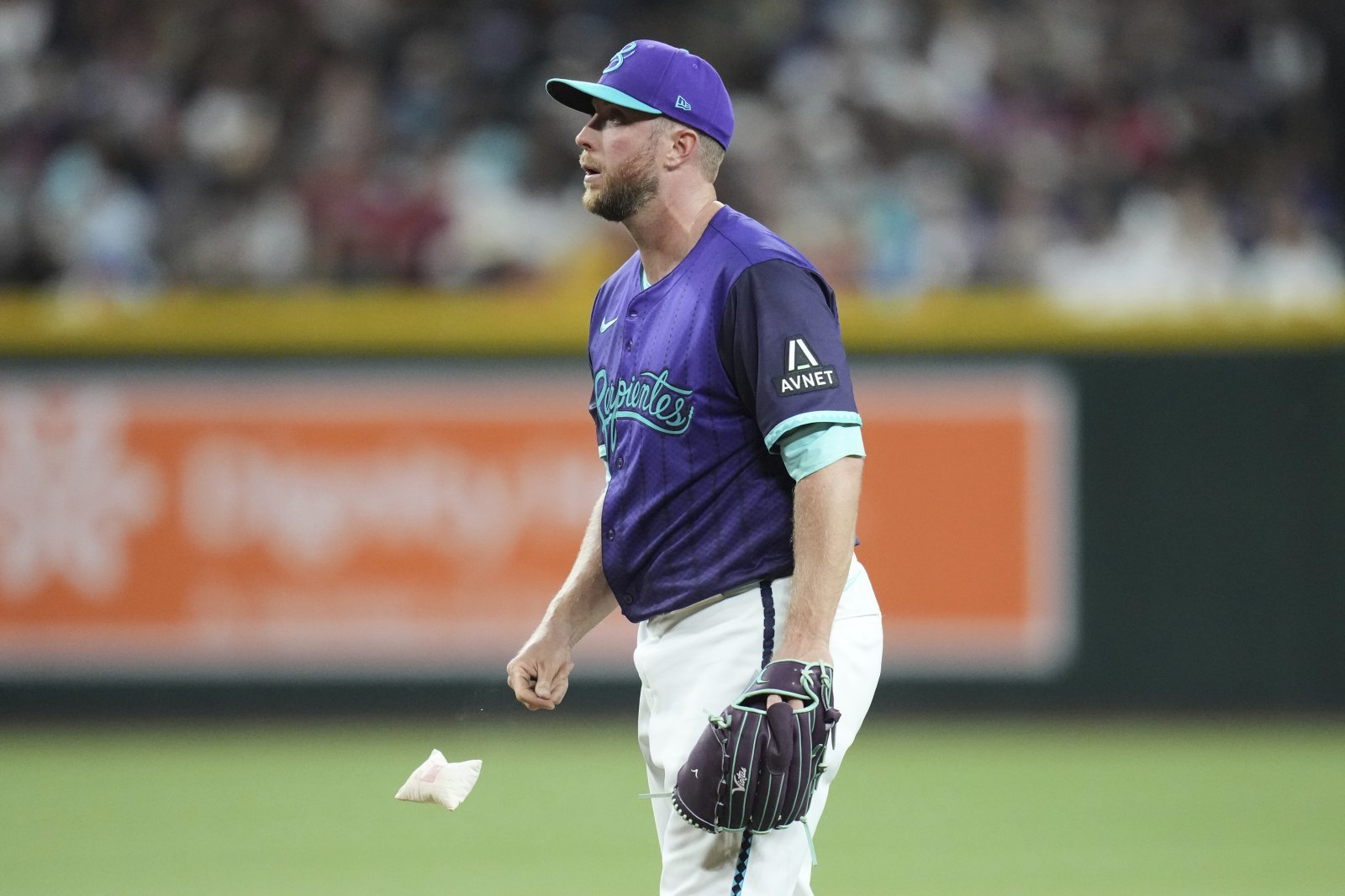 메릴 켈리는 15일 애리조나와 2년 4000만 달러 규모의 FA 계약에 합의했다. 2025시즌 중반 텍사스로 트레이드 이적한 뒤 반년 만에 팀에 복귀하게 됐다. AP뉴시스