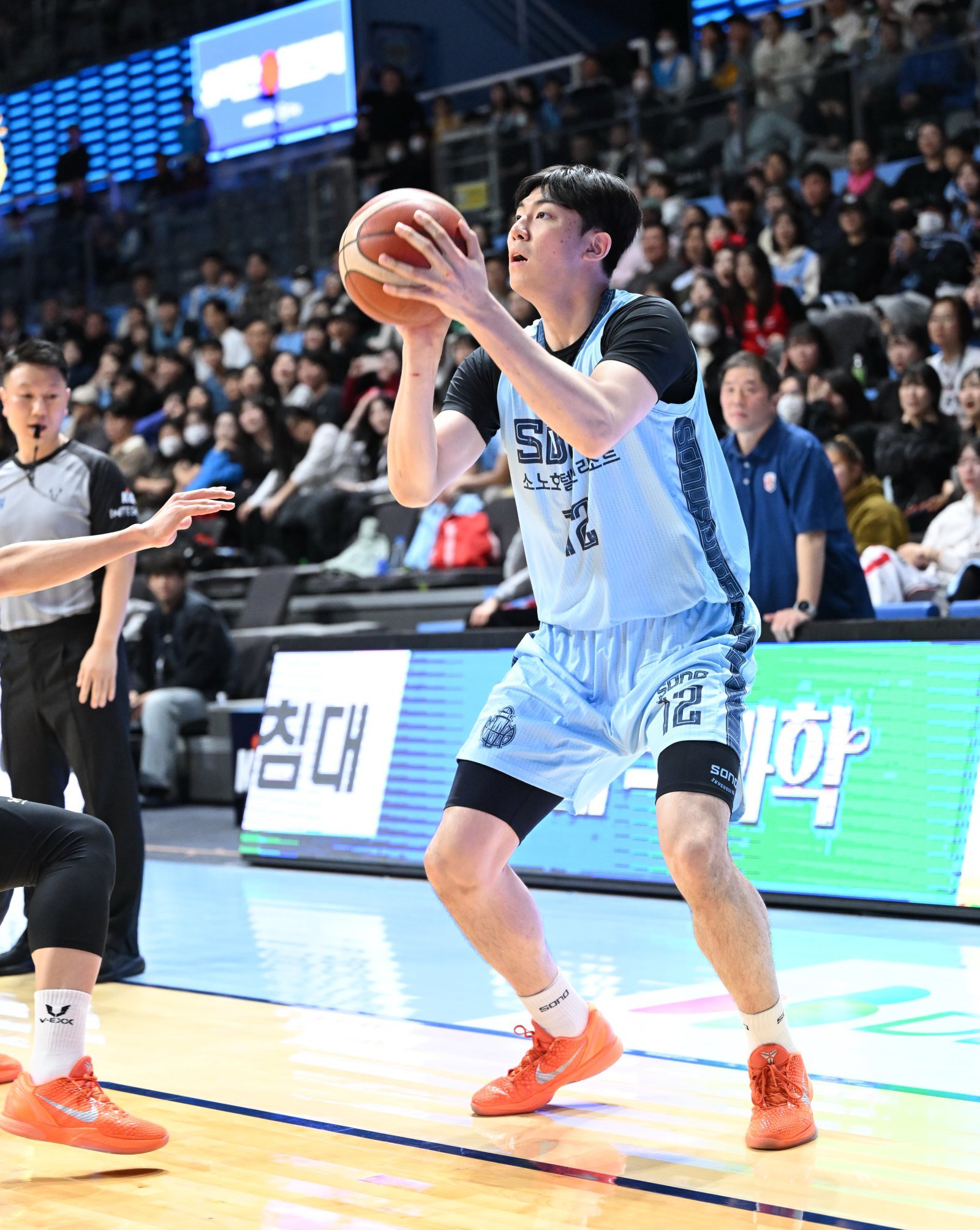 소노 강지훈(사진)은 아버지 강을준 前 감독처럼 코트에서 인상적인 활력을 펼치고 있다. 그는 농구인 2세 타이틀을 성장의 원동력으로 삼으며 조금씩 발전하고 있다. 사진제공|KBL