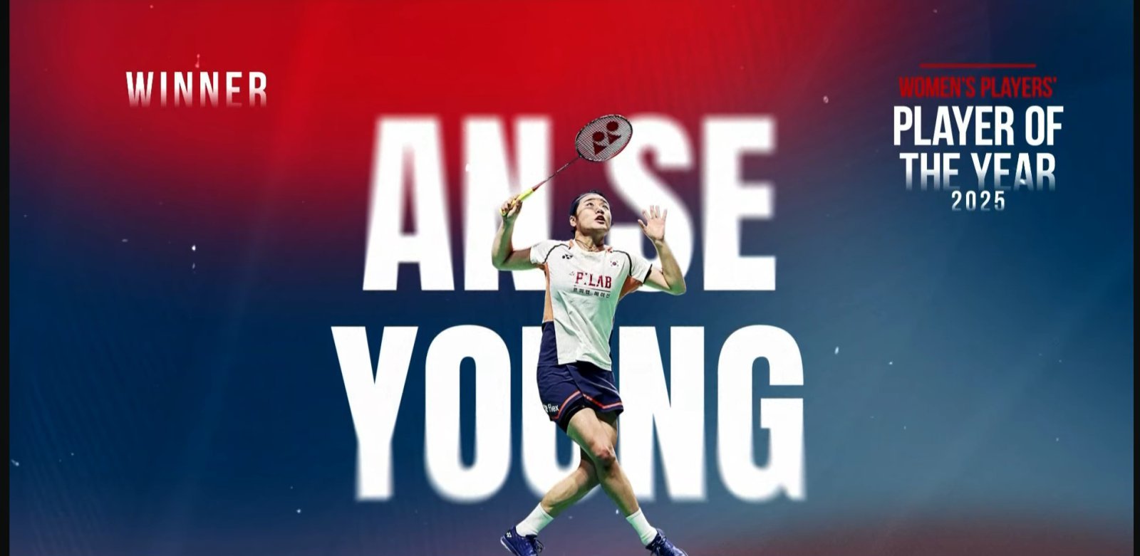 안세영이 15일 중국 항저우의 올림픽스포츠센터 체육관에서 열린 BWF 올해의 선수상 시상식 겸 BWF 월드투어 파이널스 2025 갈라 디너쇼에서 올해의 선수상 여자부문을 수상했다. 그는 여자선수로선 사상 첫 BWF 올해의 선수상 3연패에 성공했다. 사진출처│BWF 유튜브 화면 캡쳐