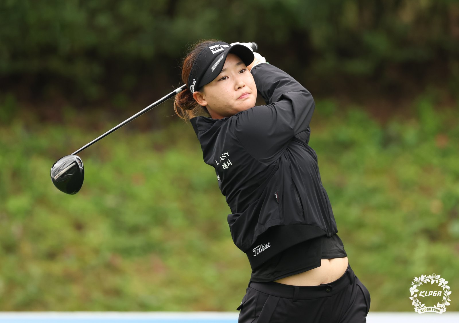 뒤늦게 시드를 획득하고도 2승이나 거뒀지만 김민솔은 “올해 내 점수는 70점”이라며 “부족함을 많이 느꼈다”고 돌아봤다. ‘LPGA 명예의 전당’이라는 큰 꿈을 가진 만큼, 현재 모습에 안주하지 않고 좀 더 성장하는 선수가 되겠다는 의지가 묻어났다. 사진제공 | KLPGA