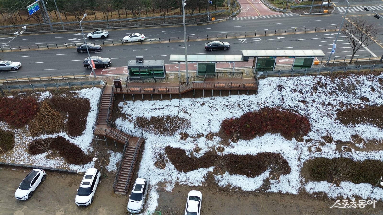 용인특례시(시장 이상일)는 수지구 성복동 546-1번지 일원 서수지IC 임시공영주차장과 인근 유휴지에 미세먼지 차단숲을 조성했다. 사진제공｜용인시