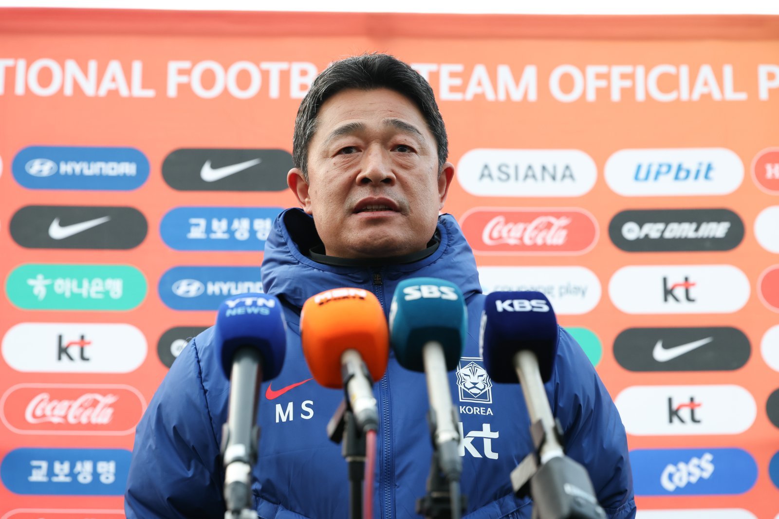 U-22 대표팀 이민성 감독이 15일 대한민국축구종합센터에서 열린 훈련에 앞서 취재진의 질문에 답하고 있다. 사진제공|대한축구협회