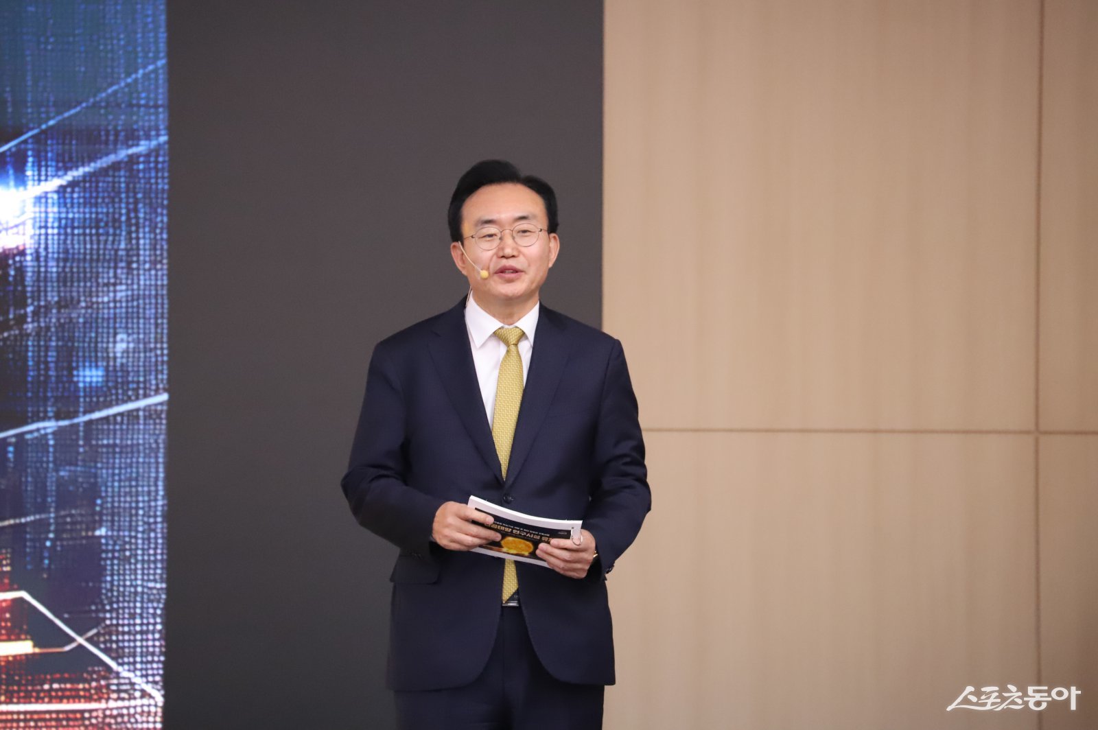 윤병태 나주시장이 16일 오후 시청 대회의실에서 열린 ‘인공태양 연구시설 유치 설명회’를 주재하고 있다. 사진제공=김민영 기자