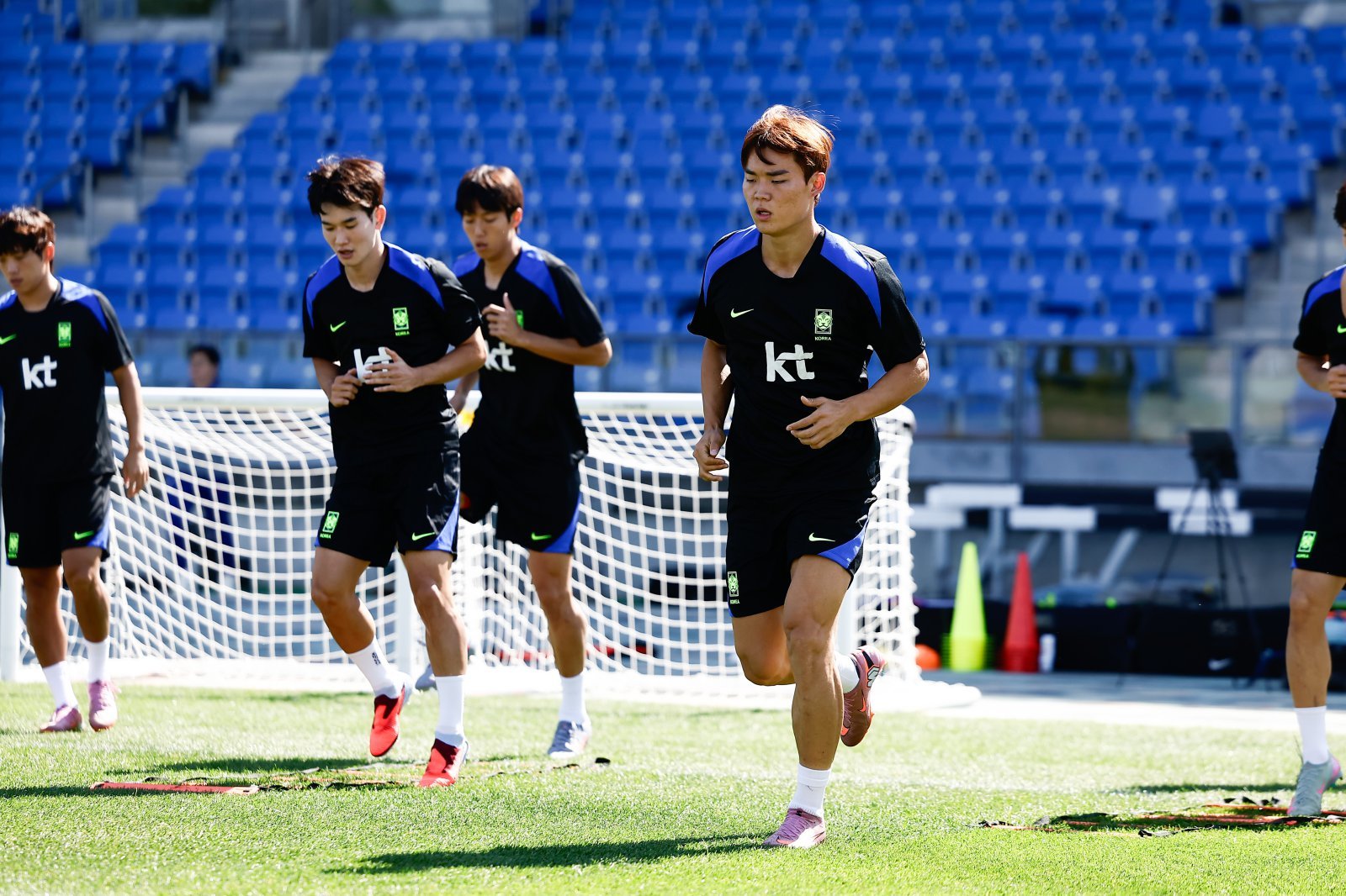 한국축구대표팀이 내년 3월 유럽 원정 A매치서 오스트리아와 맞대결을 펼칠 것으로 보인다. 북중미월드컵 개막을 앞둔 내년 6월 초엔 국내 출정식을 생략하고 멕시코 현지 소집 후 A매치 2경기를 치르는 방안을 고려하고 있다. 사진제공│대한축구협회