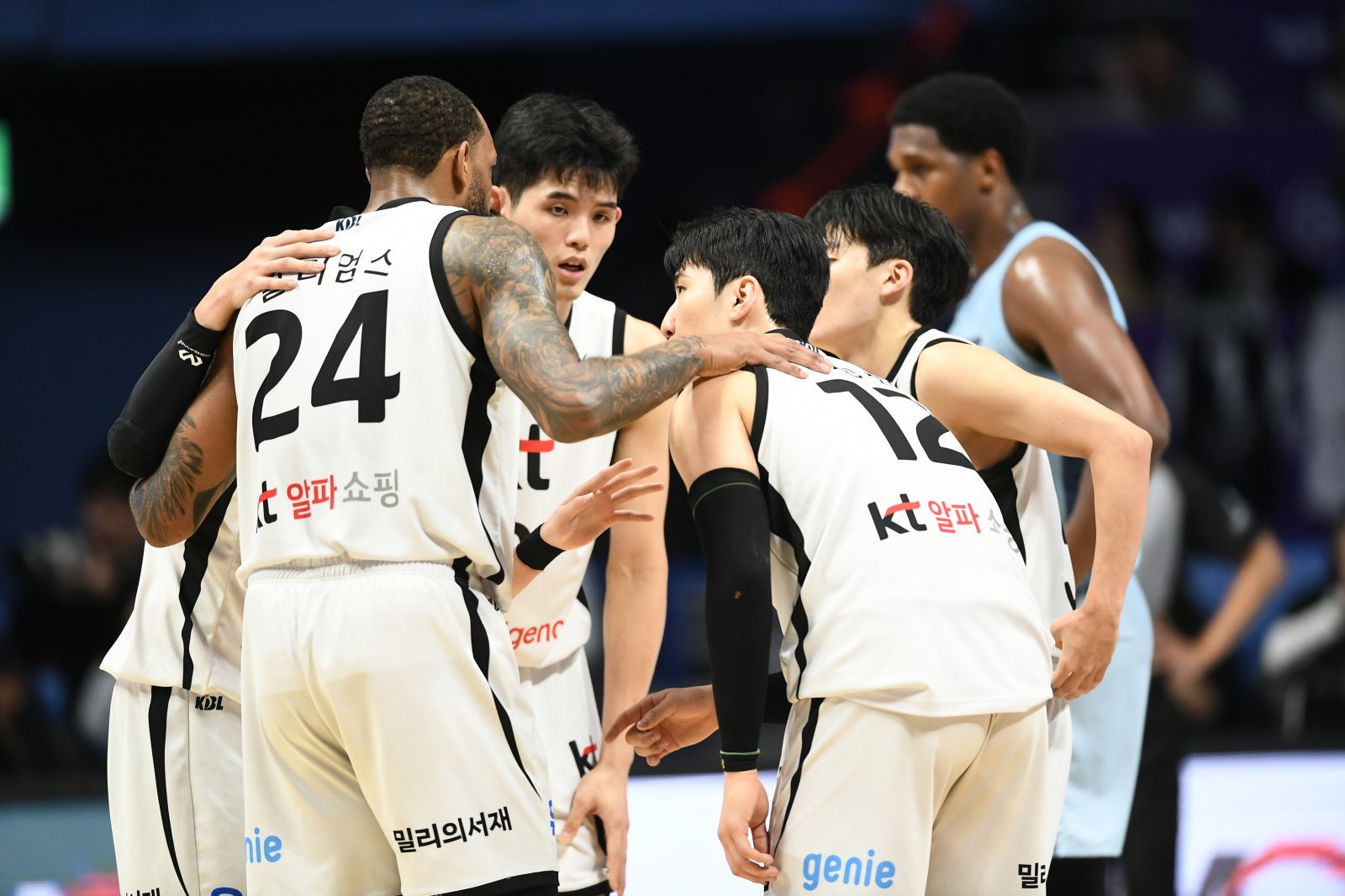‘하윤기 종료 1초전 결승 자유투’ KT, 접전 끝 소노 꺾고 5할 승률 맞췄다 [현장리뷰]