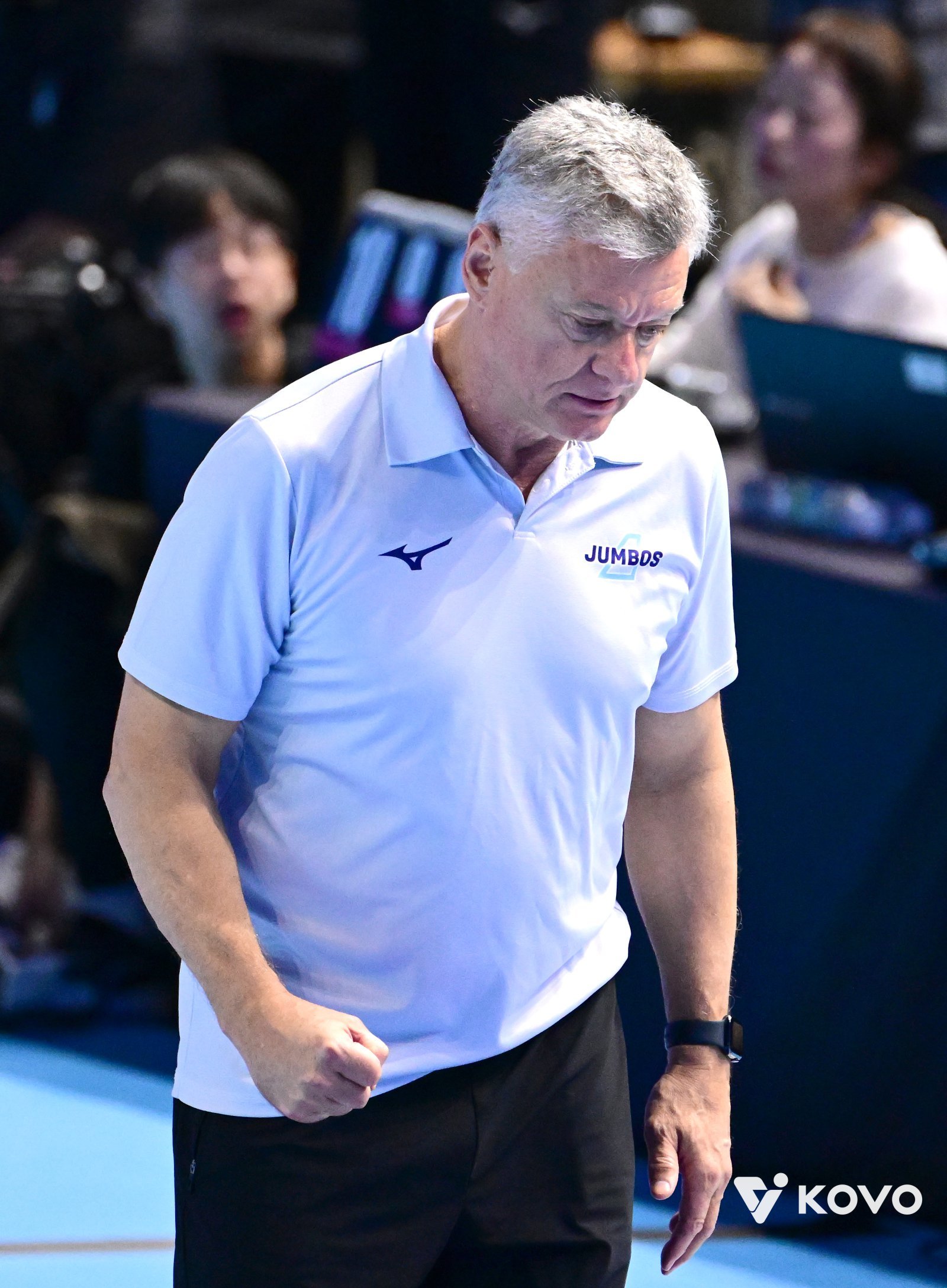 [SD 인천 인터뷰] “50년 배구 하면서 배운 건 일희일비 않는 것”…2위 상대 완승+독주 체제에도 자만하지 않는 헤난 감독, 그래서 더 강한 대한항공의 질주