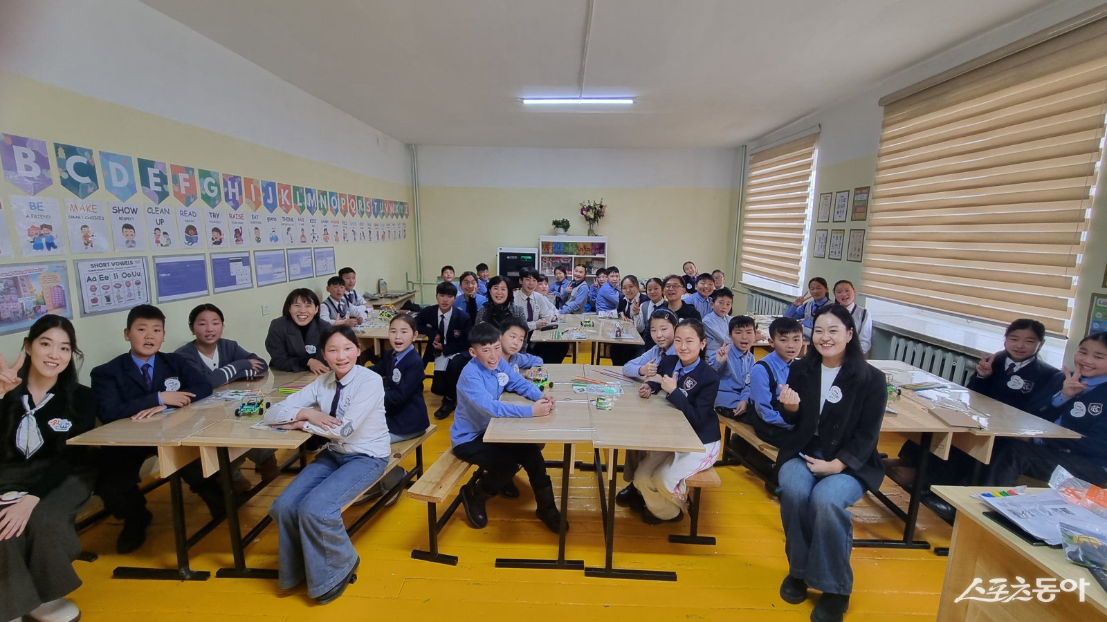 인천광역시교육청(교육감 도성훈)은 지난 16일 몽골 옵스도 4번학교에서 ‘글로벌 읽걷쓰 센터’ 구축을 기념하는 현판식을 개최했다. 사진제공｜인천교육청
