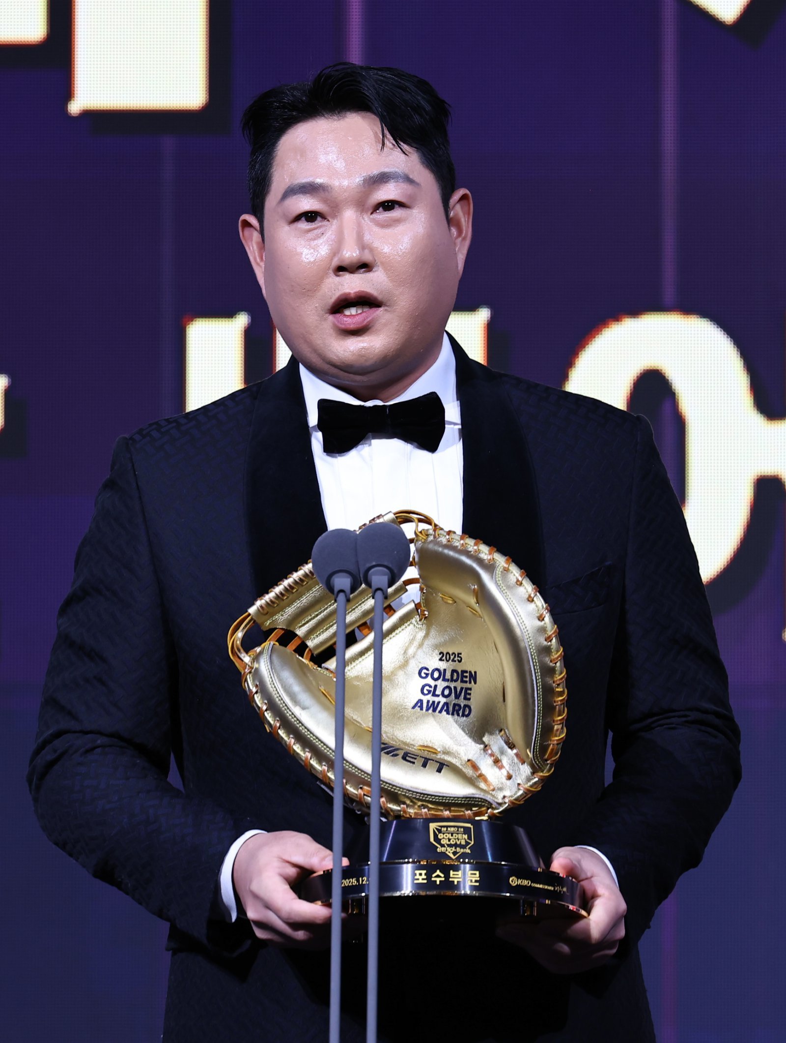 두산 포수 양의지는 올해에 이어 내년에도 주장직을 유지한다. 내년에는 개인 성적을 유지하면서 팀 성적까지 2마리 토끼를 모두 잡겠다는 각오가 대단하다. 뉴시스