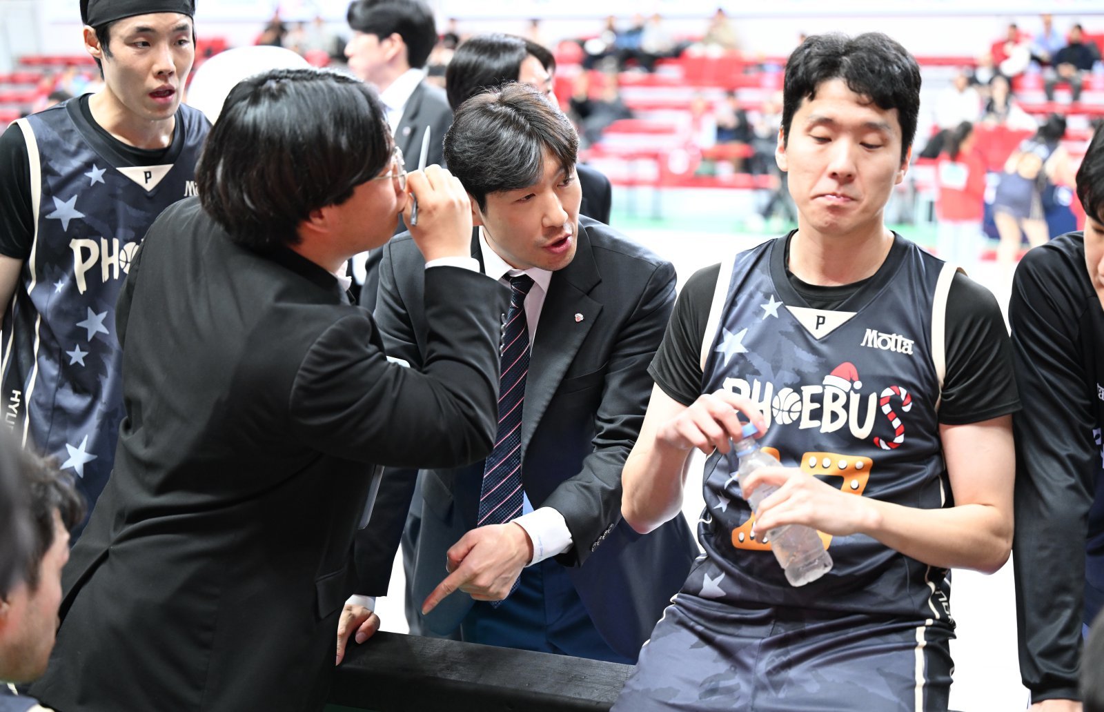 현대모비스는 17일 울산서 열린 정관장과 홈경기서 63-66으로 패했다. 팀은 19점 차 리드를 지키지 못했다. 사진제공|KBL