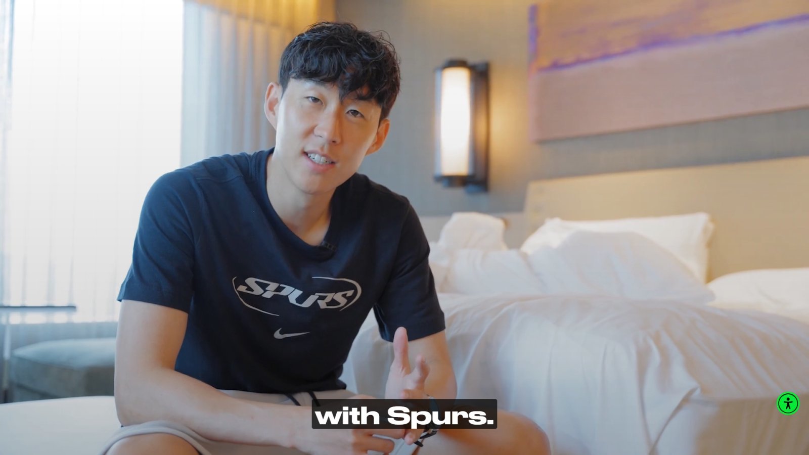 토트넘은 17일(한국시간) 구단 공식 영상 플랫폼 스퍼스플레이를 통해 헌정 다큐멘터리 ‘손흥민의 홈커밍, 토트넘의 오리지널 다큐멘터리’를 공개했다. 14분 분량의 영상에는 손흥민이 토트넘에서 남긴 발자취가 담겼다. 사진출처｜스퍼스플레이 캡처