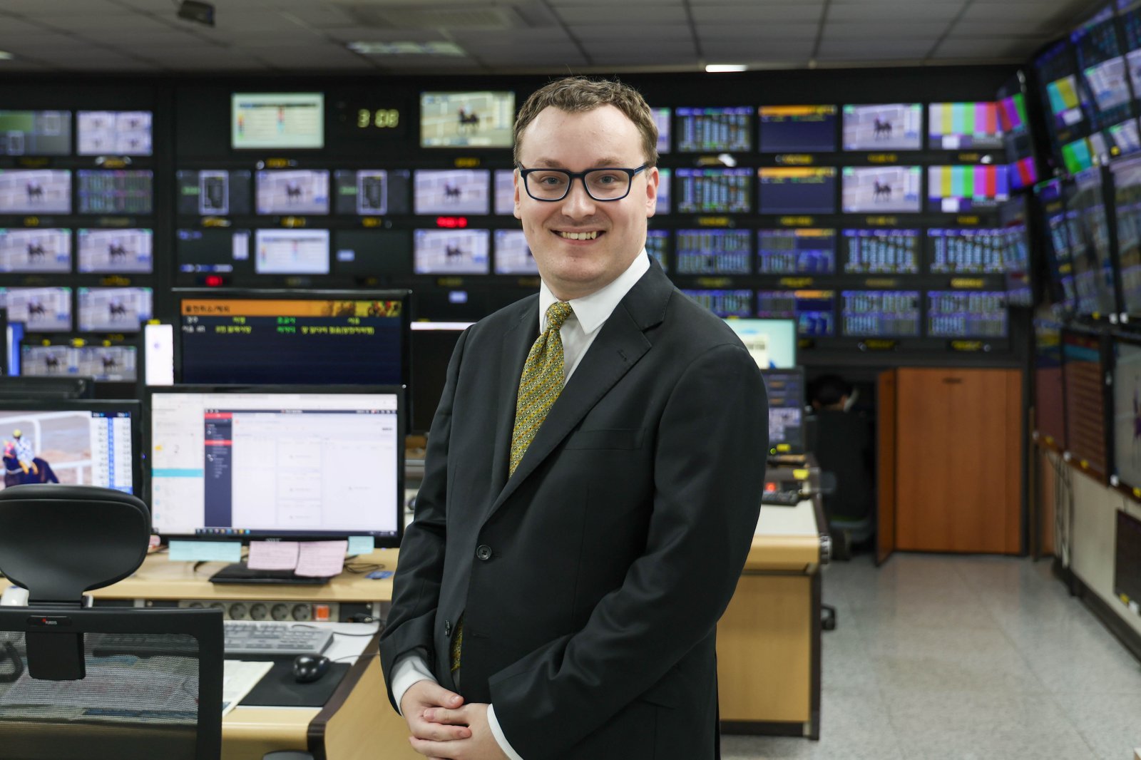 루크 험프리스 신임 한국마사회 아나운서.