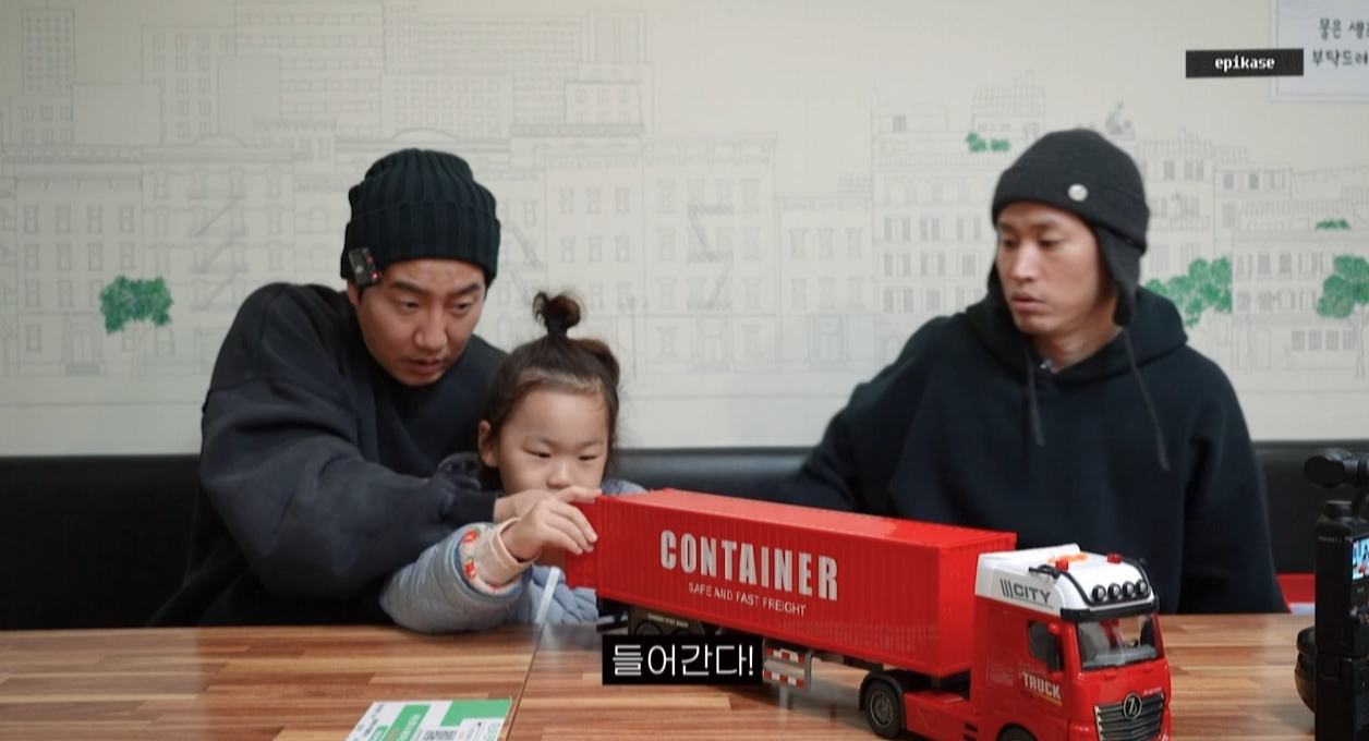 “아빠 몰래 다 된다” 타블로·투컷, 미쓰라 아들 맡았다가 대혼란 (EPIKASE)