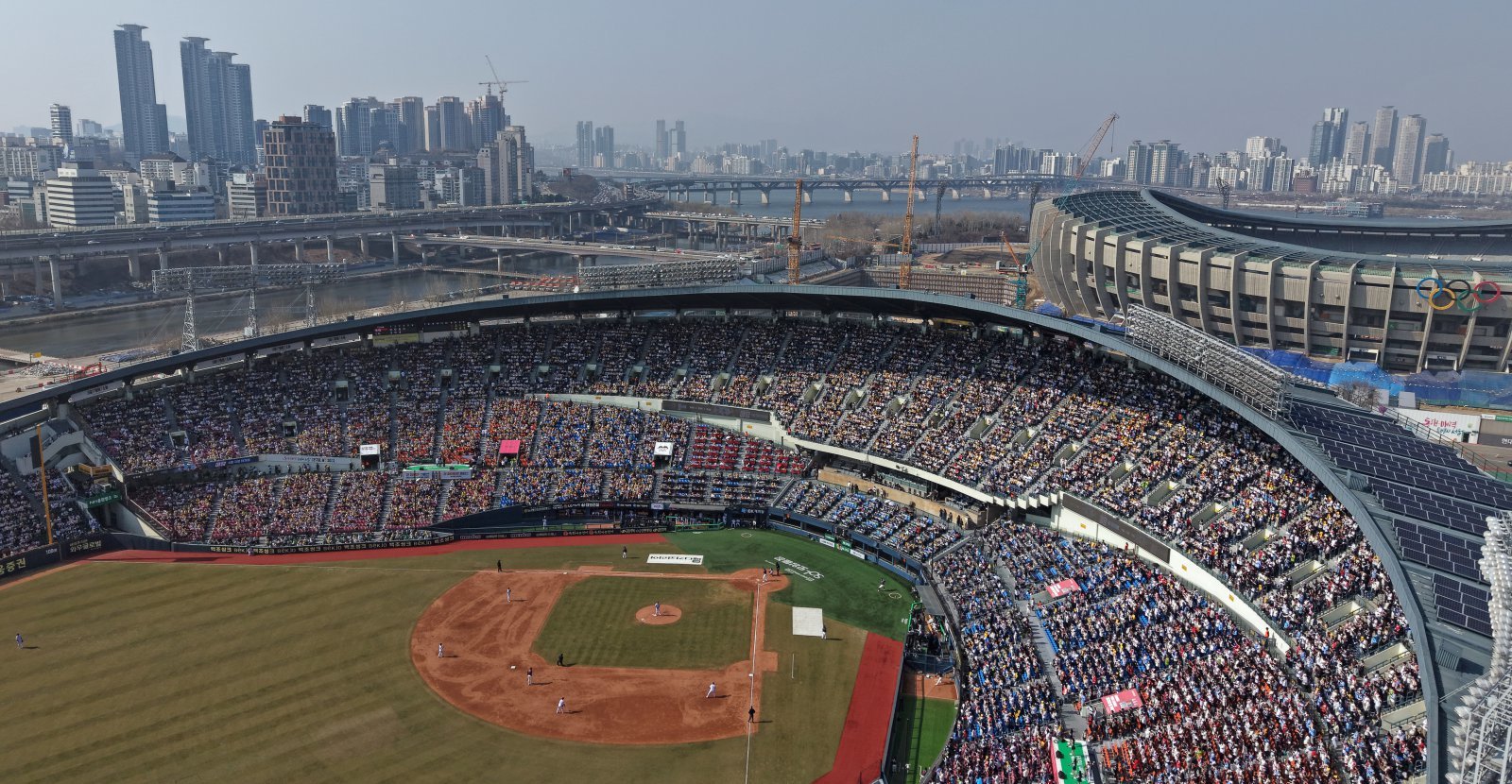 지난 3월 22일 롯데와 LG의 2025 KBO리그 개막전이 열린 잠실구장 전경. 뉴시스