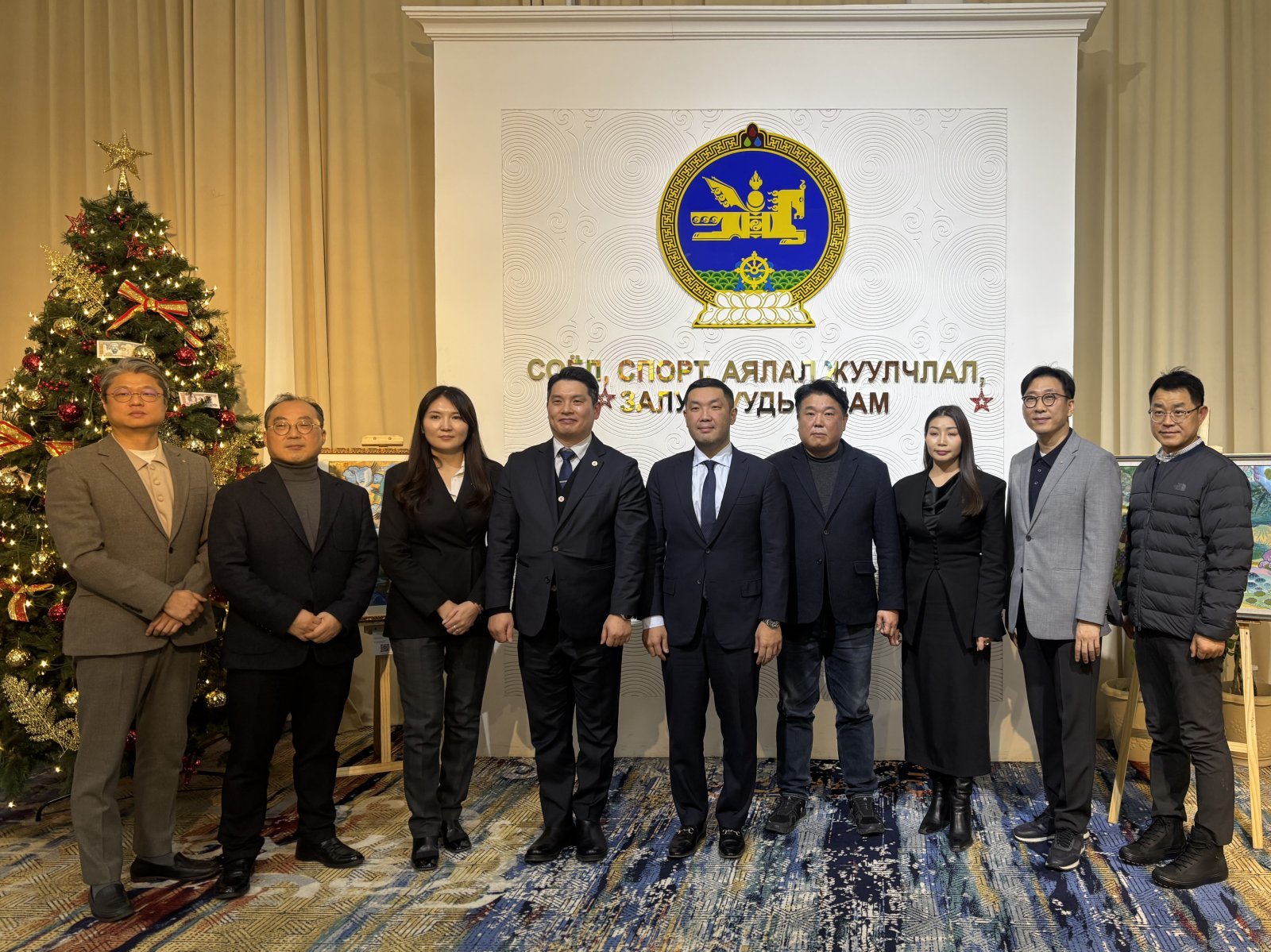 19일 울란바토르 문화체육관광부 사무실에서 MOU 체결에 앞서 사전 논의가 진행됐다(왼쪽에서 5번째 다쉬냠 차관, 8번째 이민호 강원랜드 관광마케팅본부장 직무대행)