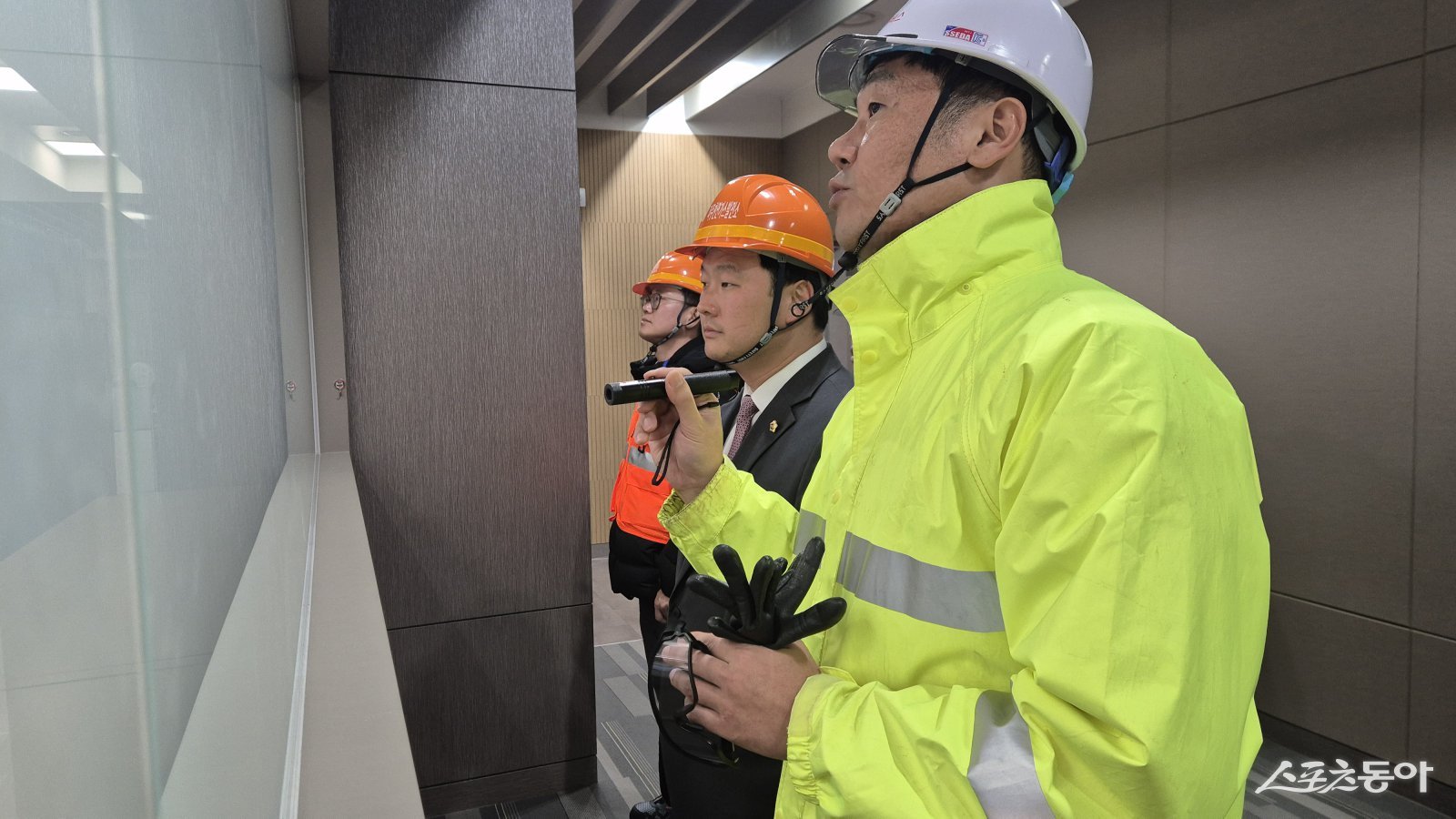 고준호 경기도의회 의원(국민의힘, 파주1)은 지난 19일 경기도 기후환경에너지국과 함께 파주시 문산읍에 위치한 파주천연가스발전소(LNG 복합화력발전소)를 방문해 환경시설 운영 실태와 주민 체감 영향을 점검하고, 주민 환원 구조 전반에 대한 개선 필요성을 공식 제기했다. 사진제공｜고준호 의원