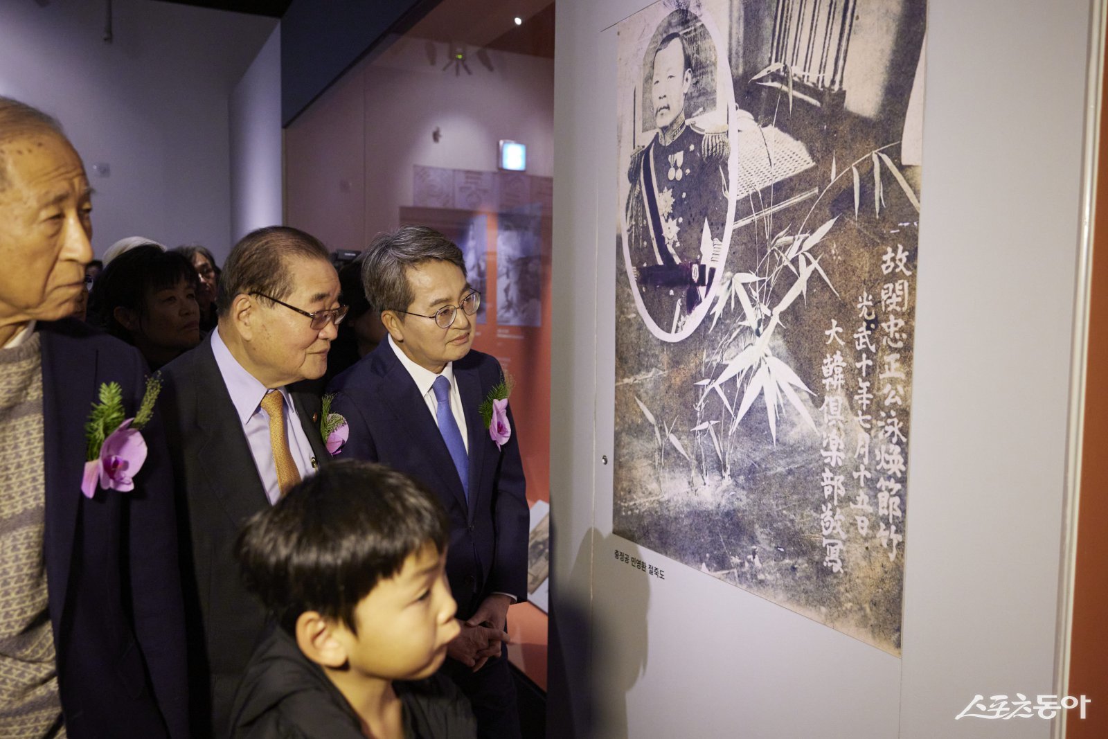 김 지사는 “안중근 의사가 3월 26일 순국했는데, 이 유묵 역시 3월에 쓰인 것으로 추정된다”며 “순국 직전에 남긴 글일 가능성이 크고, ‘동양지사’라는 표현이 담긴 현재까지 발견된 유일한 유묵으로 알고 있다”고 설명했다. 사진제공｜경기도