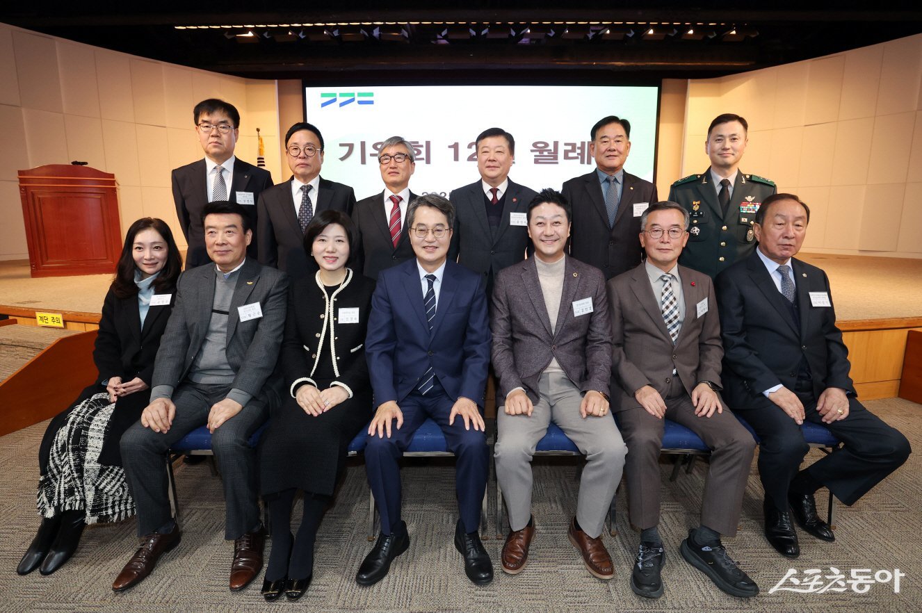 김 의장은 지난 19일 오전 경기도경제과학진흥원에서 열린 ‘경기도 기우회 12월 월례회’를 주관하며, 경기도 발전을 위한 각계 오피니언 리더들과 의견을 나눴다. 사진제공｜경기도의회