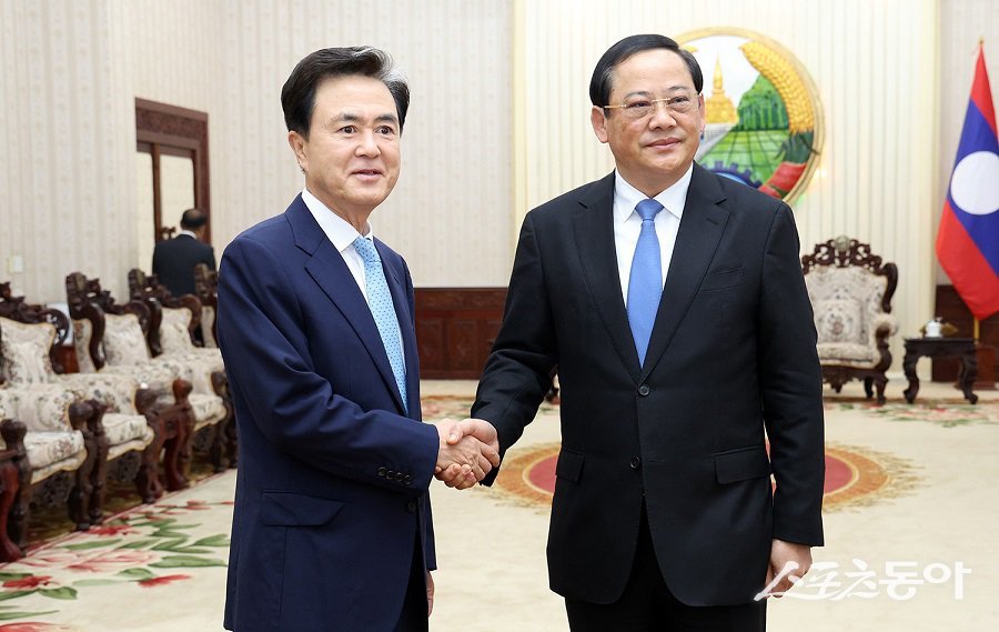 김 지사는 지난 18일부터 19일까지 라오스 손싸이 시판돈 총리를 접견했다(왼쪽 김태흠 충남도지사). 사진제공｜충남도