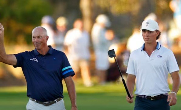 PNC 챔피언십에서 첫날 15언더파를 합작해 1위에 오른 맷 쿠처(왼쪽)와 아들 캐머런 쿠처.  사진출처  |  PGA 투어 홈페이지