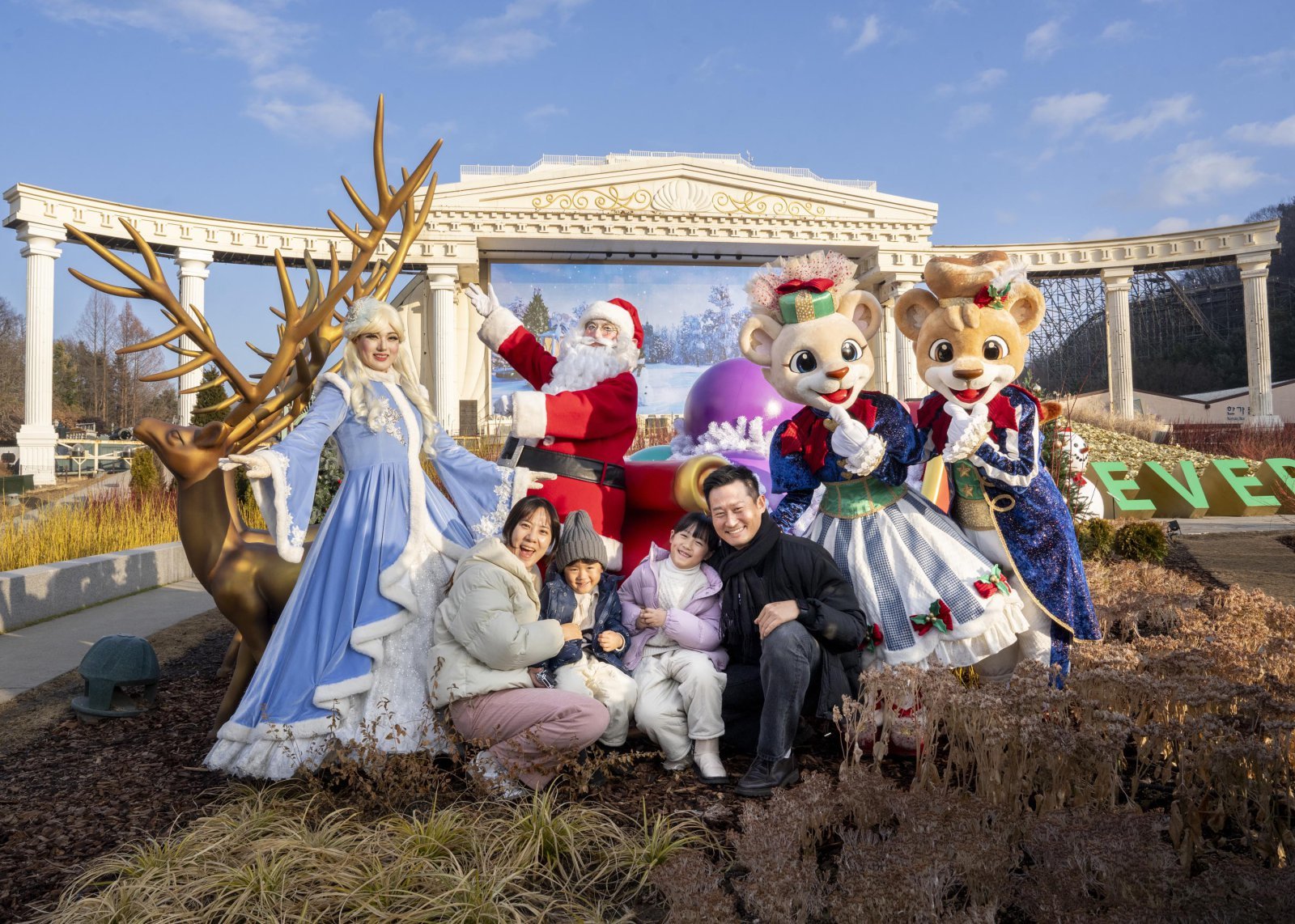 에버랜드 포시즌스 가든의 산타 포토타임             사진제공 ｜ 에버랜드