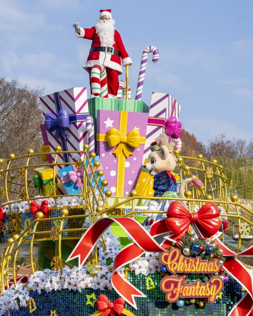 에버랜드 크리스마스 판타지 ‘블링블링 X-Mas 퍼레이드’ 공연