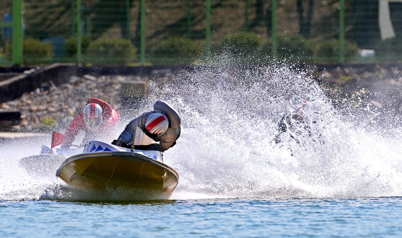 미사경정장에서 열리는 경정 경주 장면.