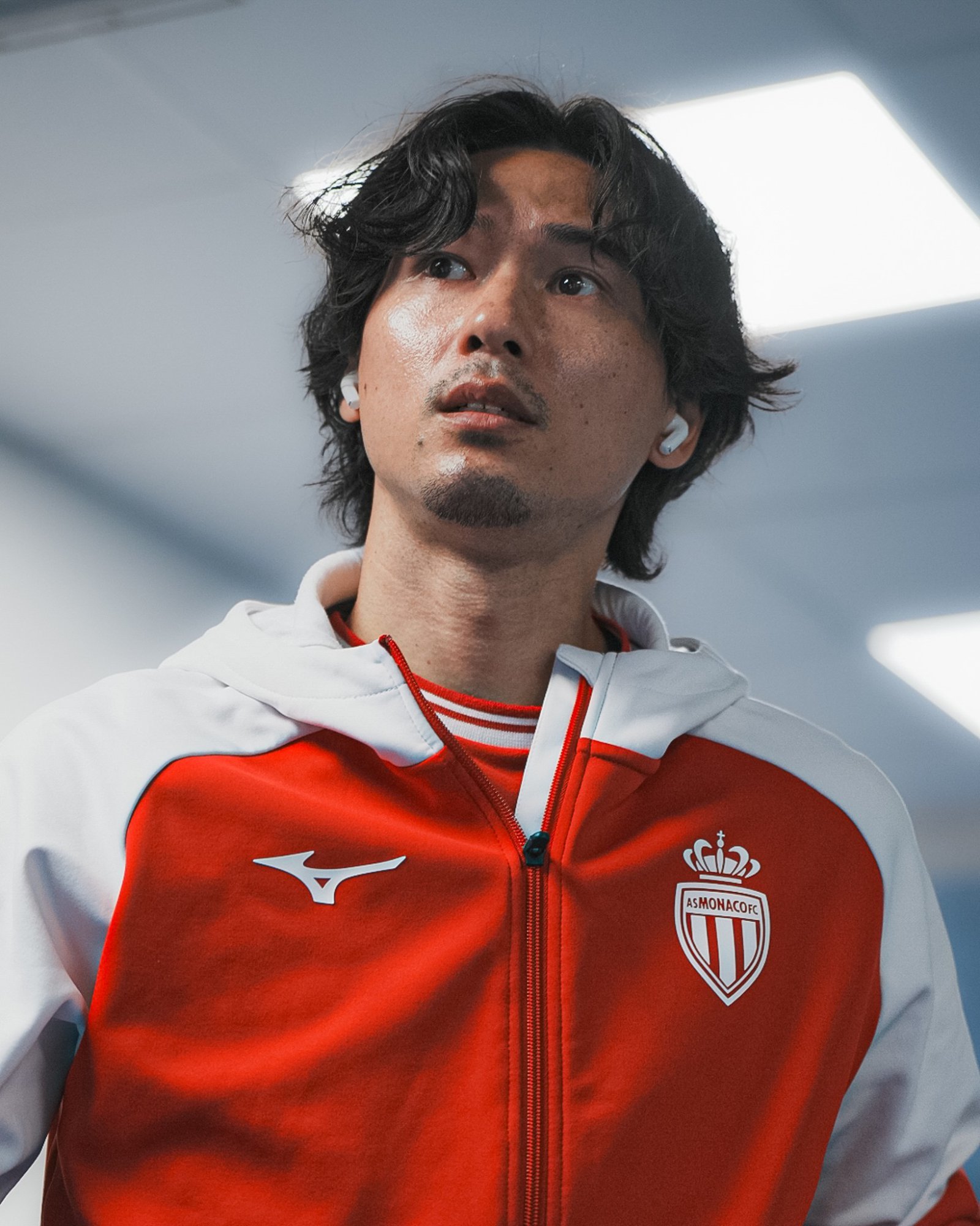 미나미노 다쿠미(30·AS모나코)는 22일(한국시간) 스타드 드 라베 데샹에서 끝난 2025~2026시즌 쿠프 드 프랑스(FA컵) 32강 오세르와 원정경기 전반 36분 상대 수비수와 충돌하면서 왼 무릎이 꺾였다. 미나미노는 고통을 호소했고, 들것에 실려 그라운드를 빠져나갔다. 사진출처｜AS모나코 페이스북