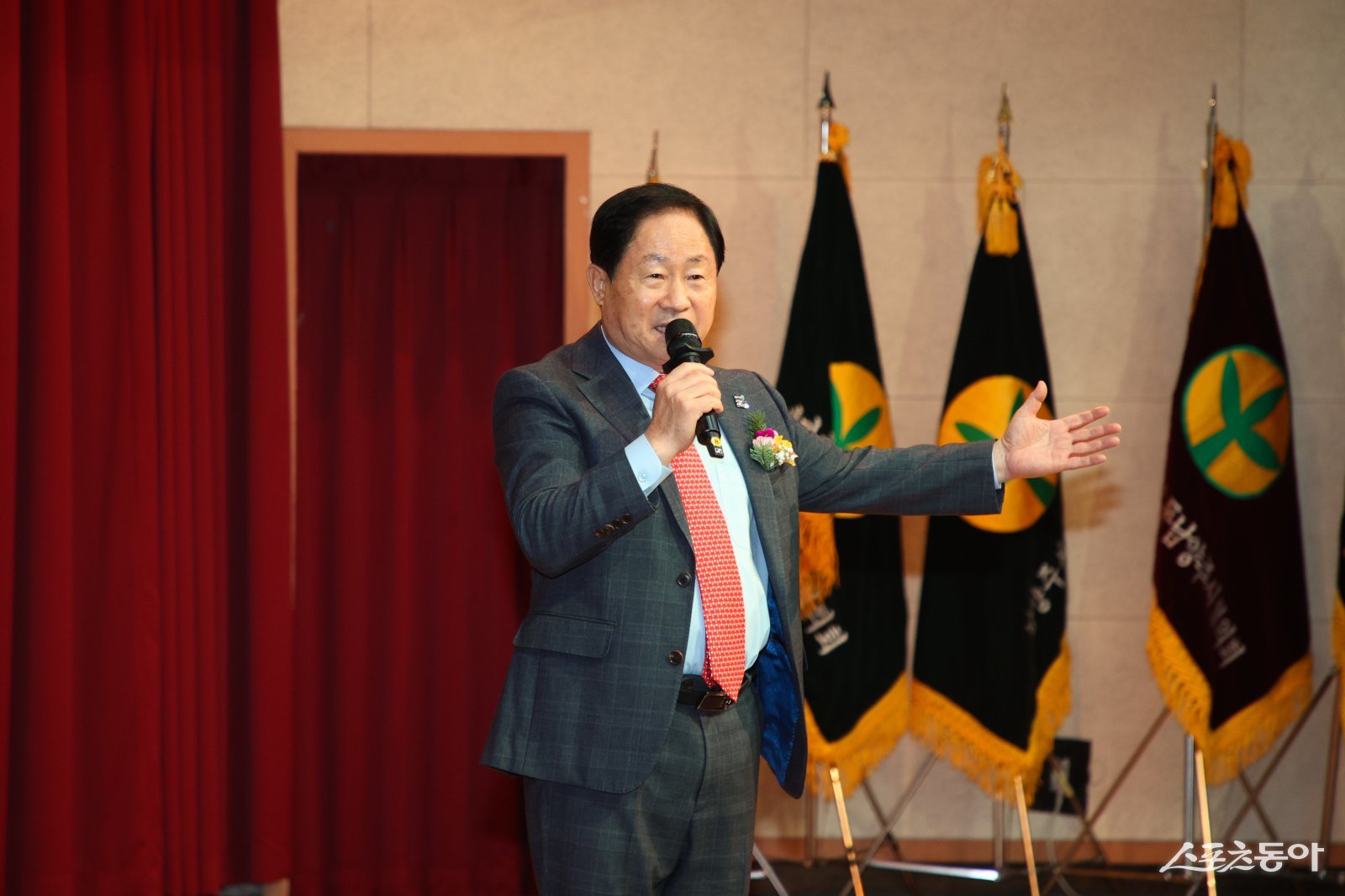 주광덕 시장이 22일 시청 다산홀에서 ‘2025 새마을지도자대회’에서 축사를 하고 있다.  사진제공ㅣ남양주시 