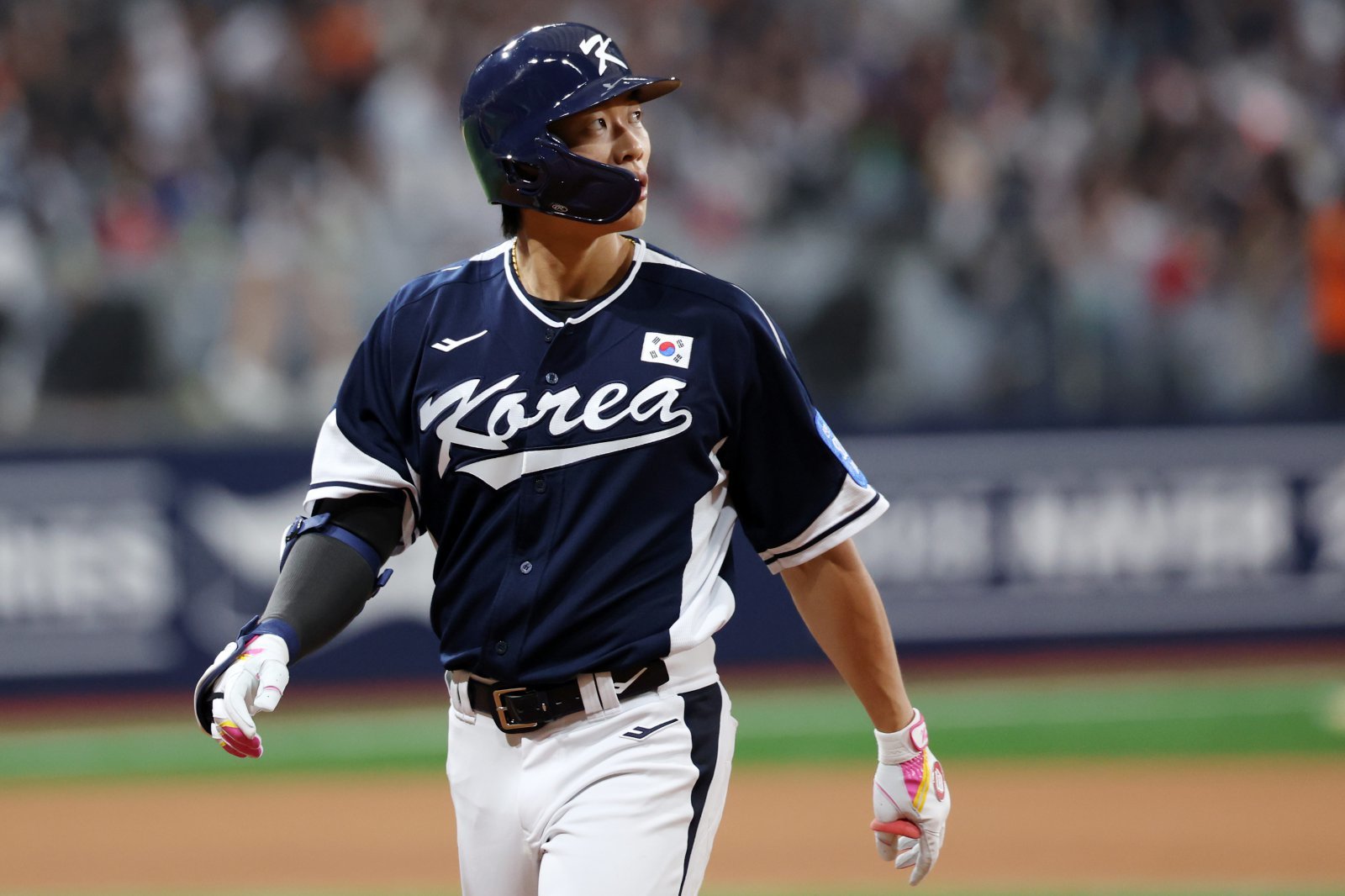 샌디에이고 구단은 23일(한국시간)  송성문과 계약을 공식 발표했다. 구단의 허락을 받아야 하는 상황이기에 송성문의 WBC 출전 여부는 불투명해졌다. 뉴시스