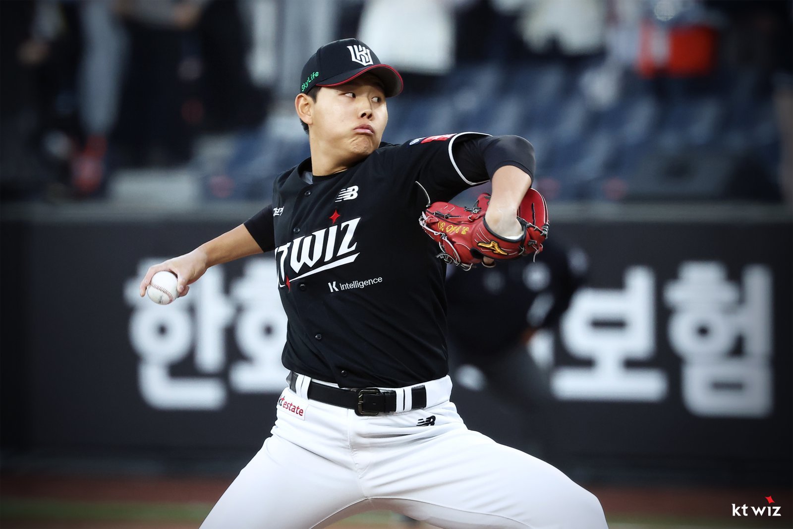 KT 소형준은 올해 토미존 수술 이후 첫 풀타임 시즌을 치러 10승을 따냈다. 그는 좋은 흐름을 이어 2026 WBC서도 맹활약을 예고했다. 사진제공｜KT 위즈