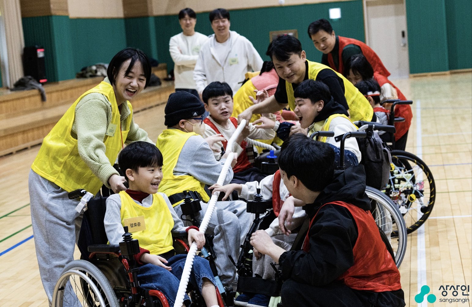 상상인이 ESG 경영을 통한 금융의 사회적 책임을 실천하고 있다. ‘휠체어 운동 페스티벌’ 줄다리기 프로그램. 사진제공｜상상인
