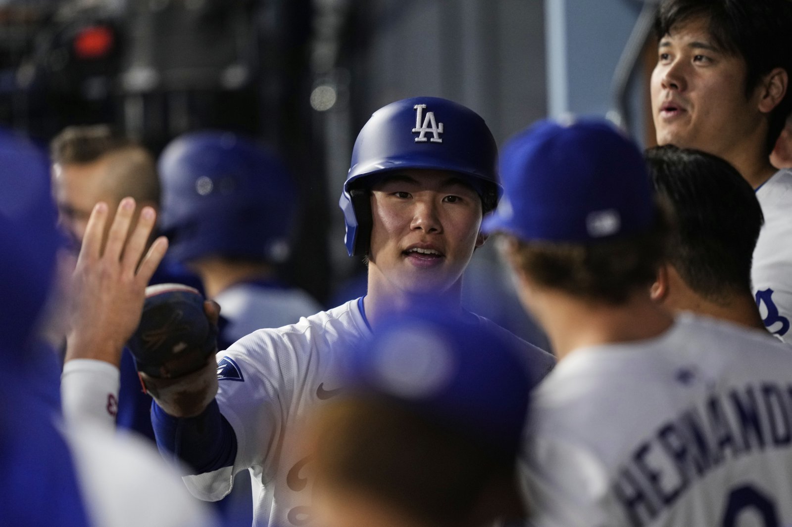 다저스 김혜성(가운데)은 라인업의 노쇠화 문제를 해결할 수 있을까. 특히 다저스의 2루는 다음 시즌 보강이 시급한 포지션으로 평가받고 있다. AP뉴시스