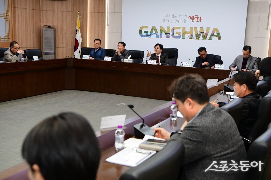 강화군, 청년이 머무는 도시 만들기 위한 활력 방안 연구용역 최종보고회를 진행했다. 사진제공｜강화군청