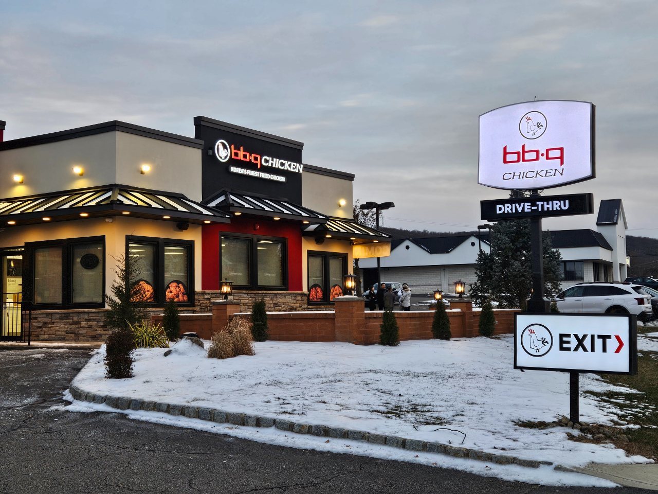 미국 내 드라이브 스루 타입을 첫 적용한 ‘BBQ 프랭클린점’ 외관. 사진제공｜제너시스BBQ