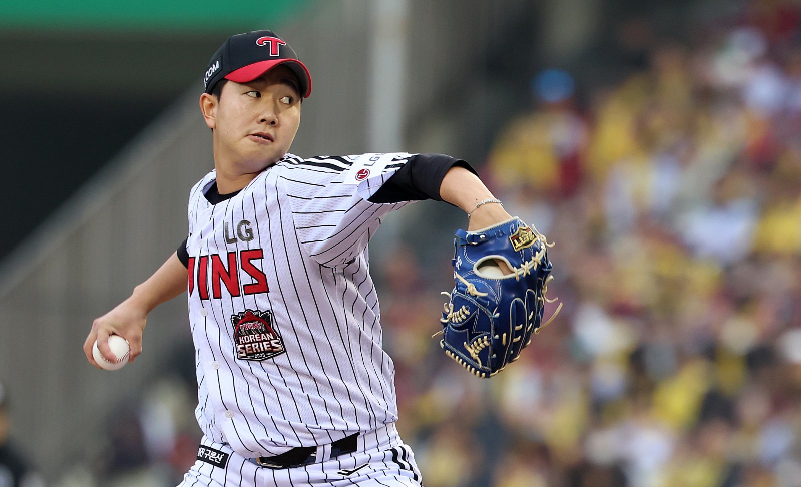 지난해 팔꿈치 수술을 받은 LG 유영찬은 올해 6월부터 다시 1군 마운드에 섰다. 39경기에서 21세이브를 수확하며 성공적인 부상 복귀 시즌을 치렀다. 풀타임 마무리투수 출전을 노리는 내년에는 30세이브를 노린다. 뉴시스