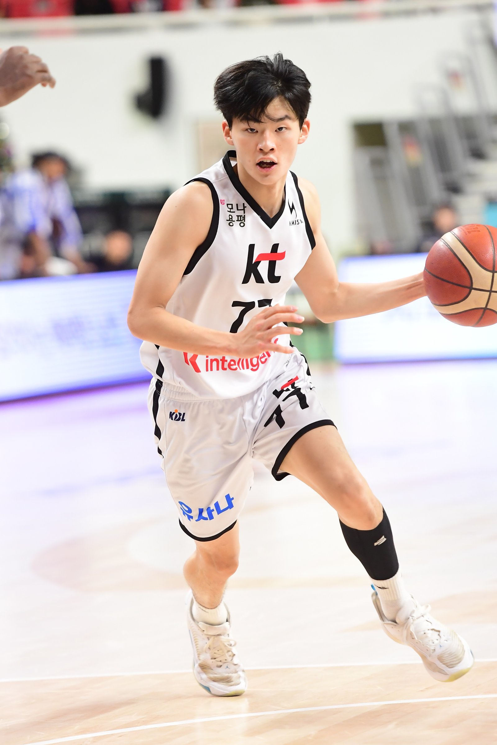 가스공사 양우혁, KT 강성욱, 현대모비스 김건하, KCC 윤기찬, 소노 강지훈은 프로에 갓 입단한 신인임에도 경기당 평균 20여분을 소화하며 팀에 큰 힘을 보태고 있다. KT 강성욱. 사진제공｜KBL