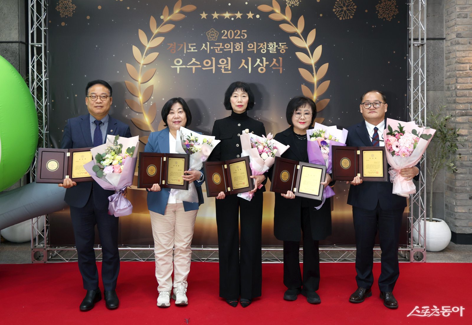 (윈쪽 부터)박기범, 성해련, 박명순, 서희경, 이군수 의원.  사진제공ㅣ성남시의회 