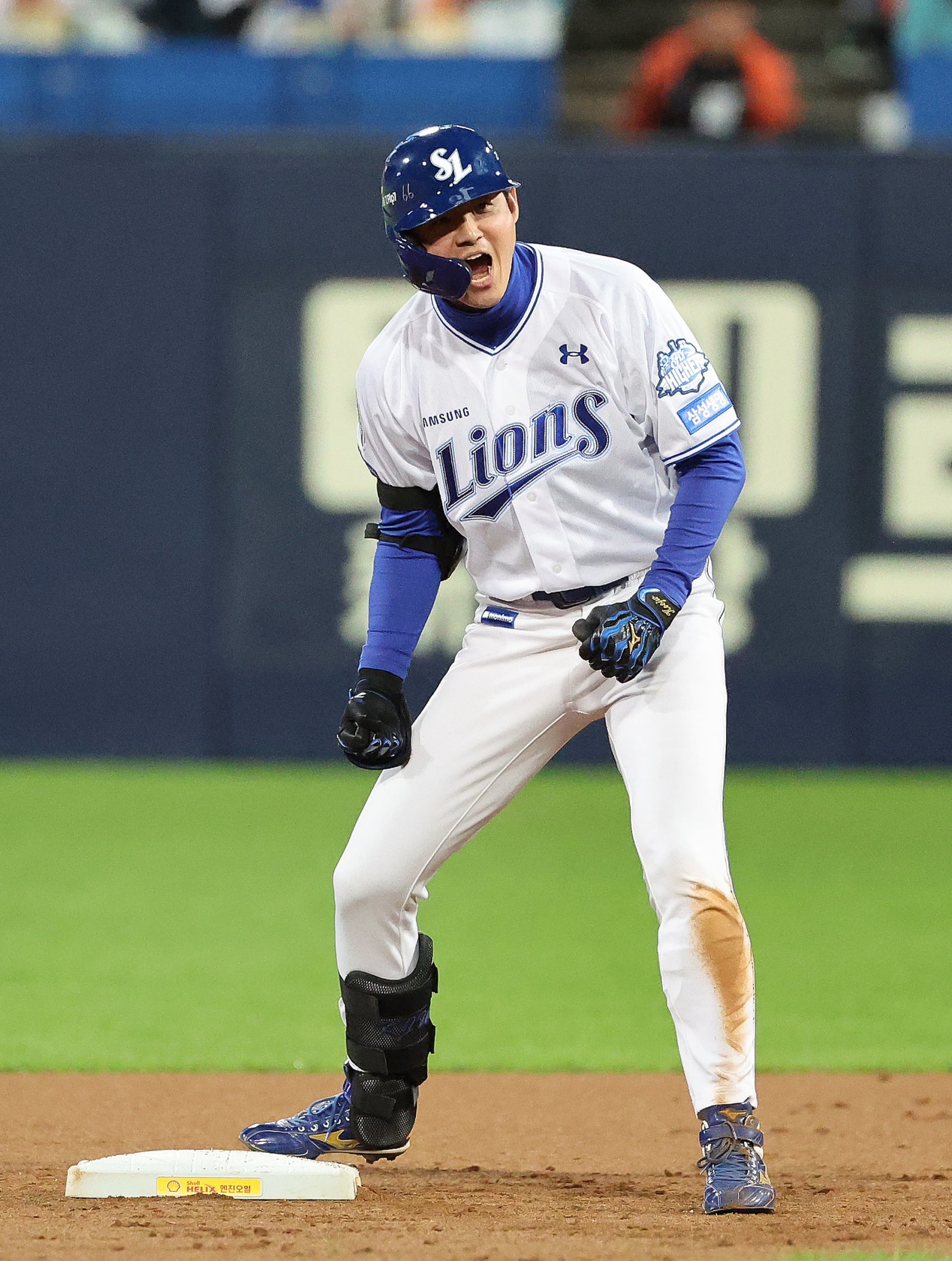 2026시즌 우승을 목표로 선언한 삼성의 바쁜 겨울은 계속된다. 에이스 원태인, 주장 구자욱과 비 FA 다년계약을 본격화한다. 삼성 구자욱. 뉴시스