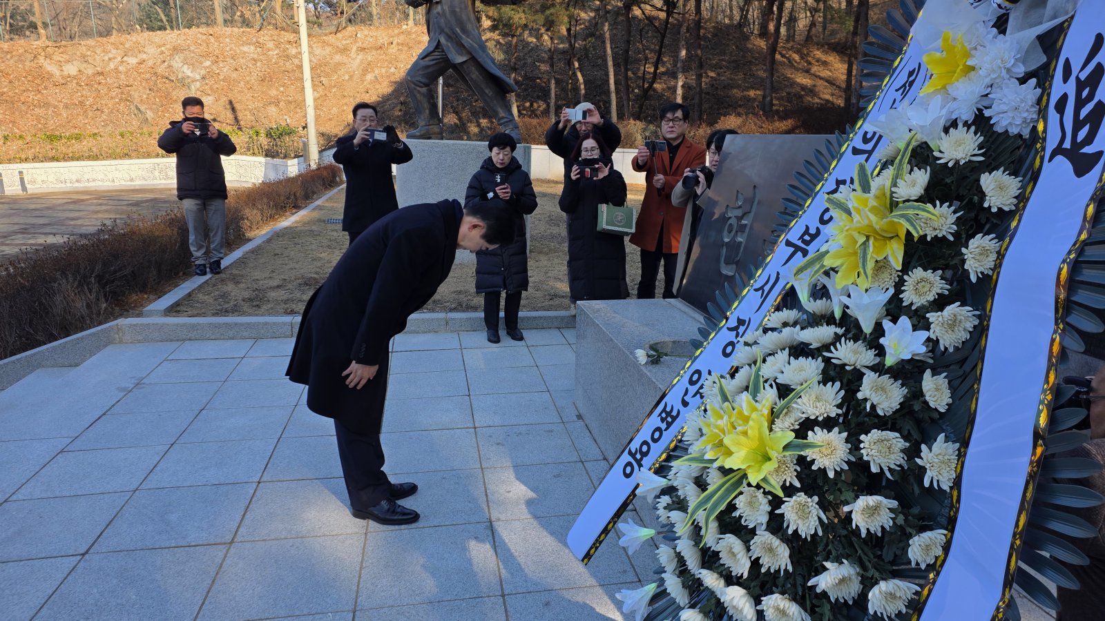 안병용 전 의정부시장이 참배를 하고 있다. 사진ㅣ고성철 기자