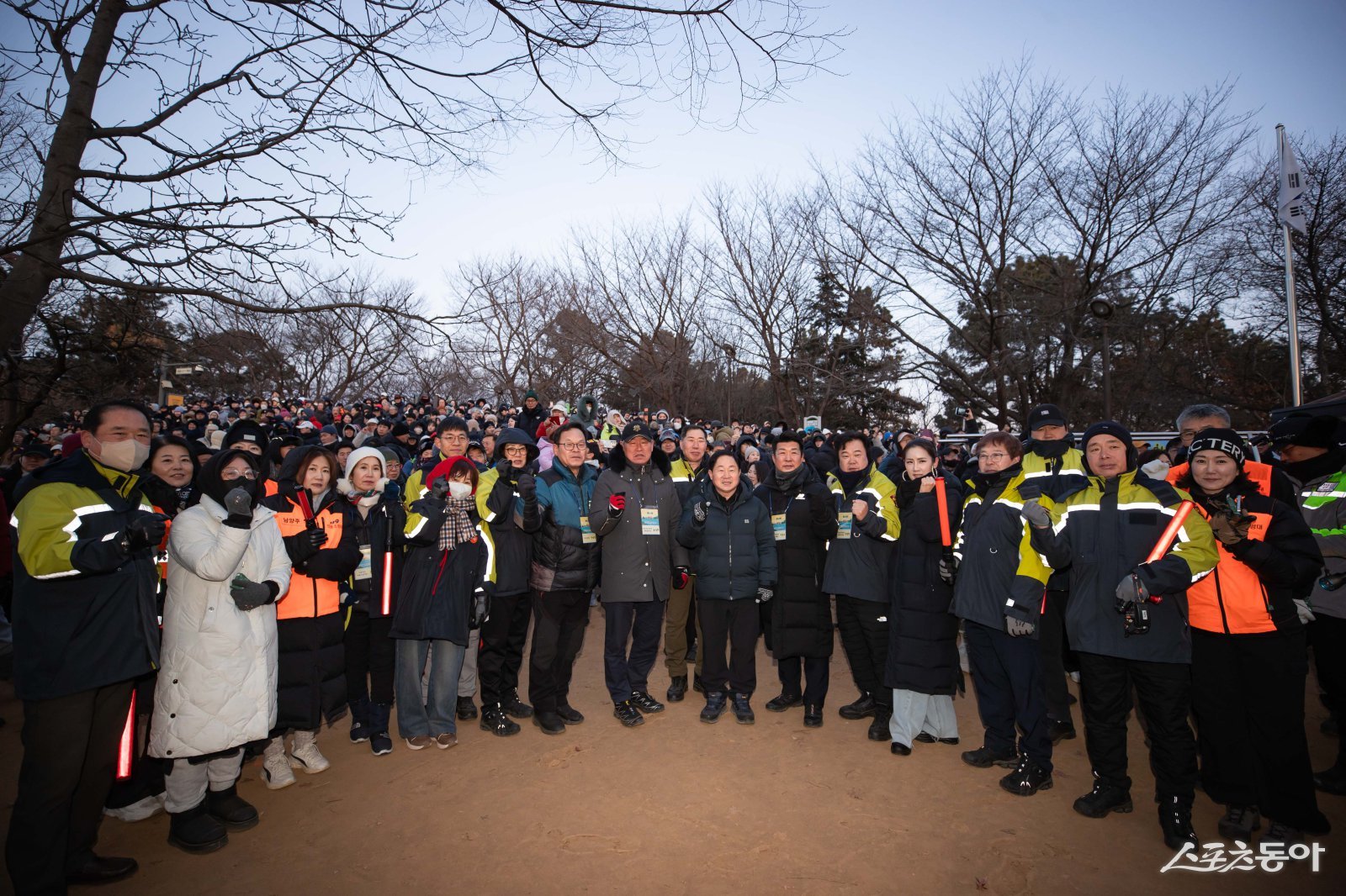 제12회 황금산 해맞이 축제에 참석한 주광덕 시장과 주요 내빈들. 사진제공ㅣ남양주시