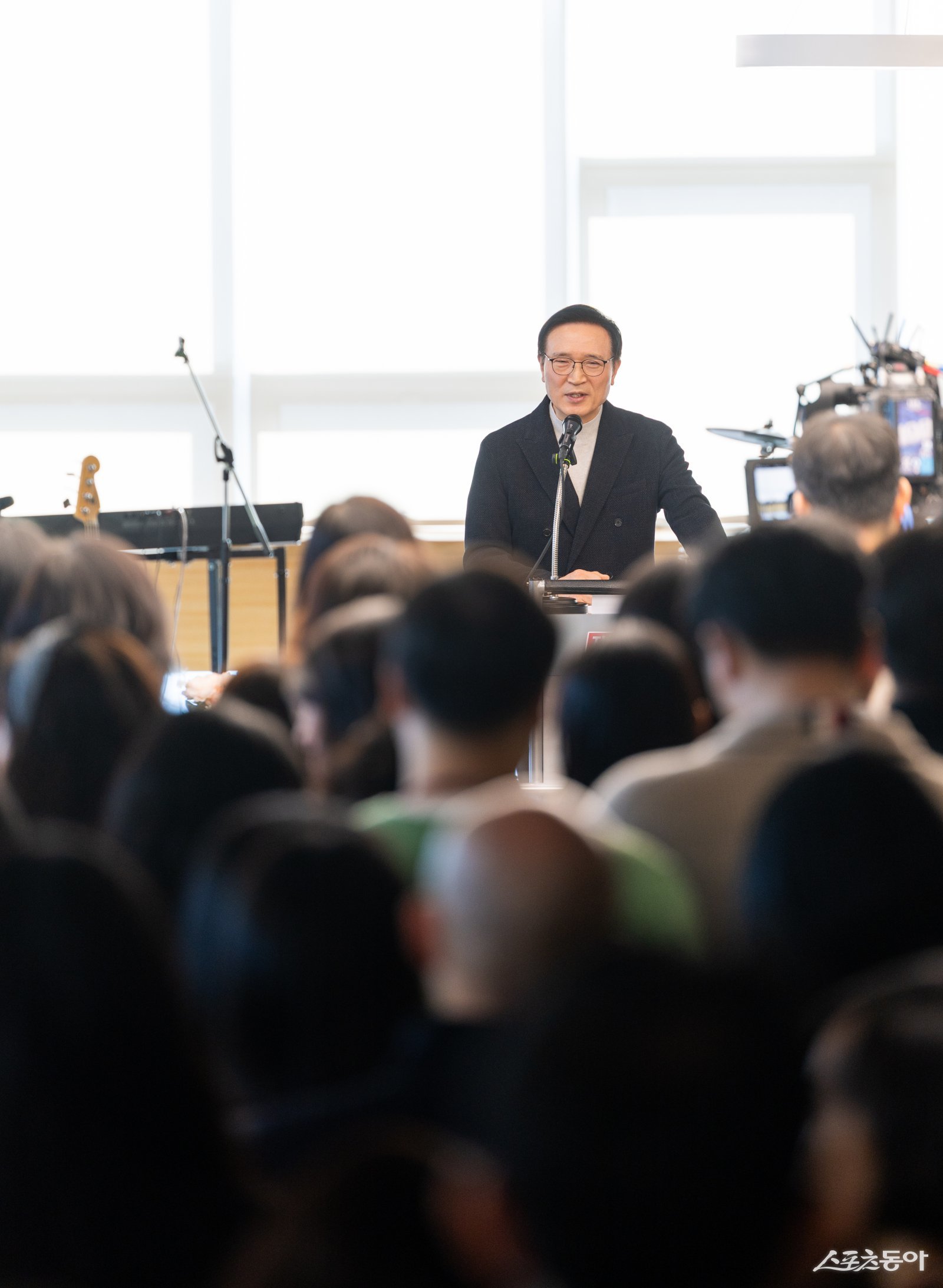 경기도교육청(교육감 임태희)은 2일 도교육청 남부청사 18층 라운지에서 ‘2026년 직원 소통 스탠딩 차담회’를 열고 병오년(丙午年) 새해의 시작을 직원들과 함께했다. 사진제공｜경기도교육청