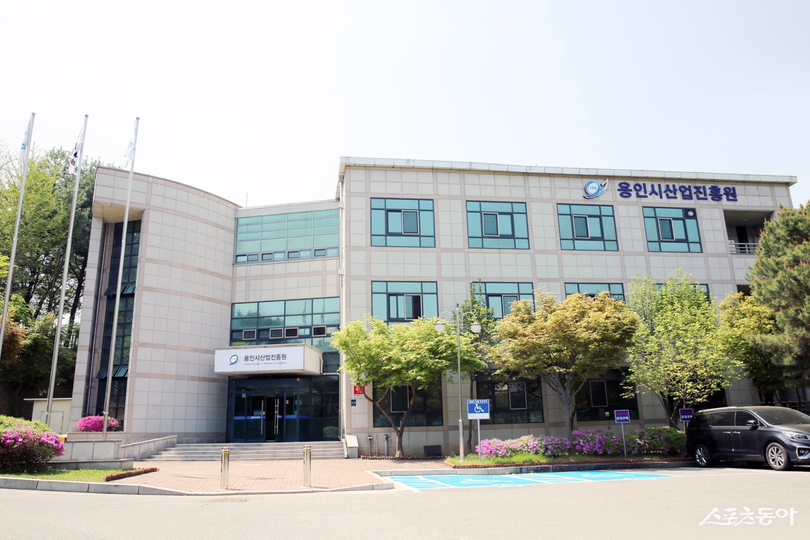 용인시산업진흥원(이사장 이상일)은 2026년 병오년(丙午年) 새해를 맞아 시무식을 열고, 기관의 비전과 정책 방향을 공유하며 본격적인 새해 업무에 돌입했다(용인시산업진흥원 전경). 사진제공|용인시산업진흥원