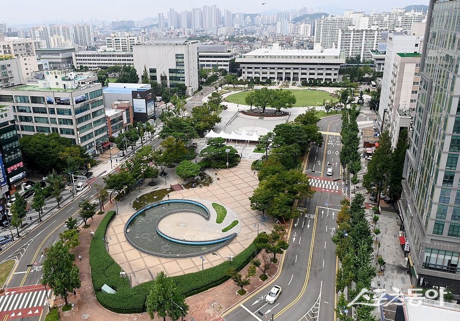 인천광역시(시장 유정복)는 2025년 한 해 동안 인천을 방문한 크루즈 관광객이 3만3,755명을 기록하며, 전년(1만6,278명) 대비 두 배 이상 증가했다고 밝혔다(인천시청 전경). 사진제공｜인천시