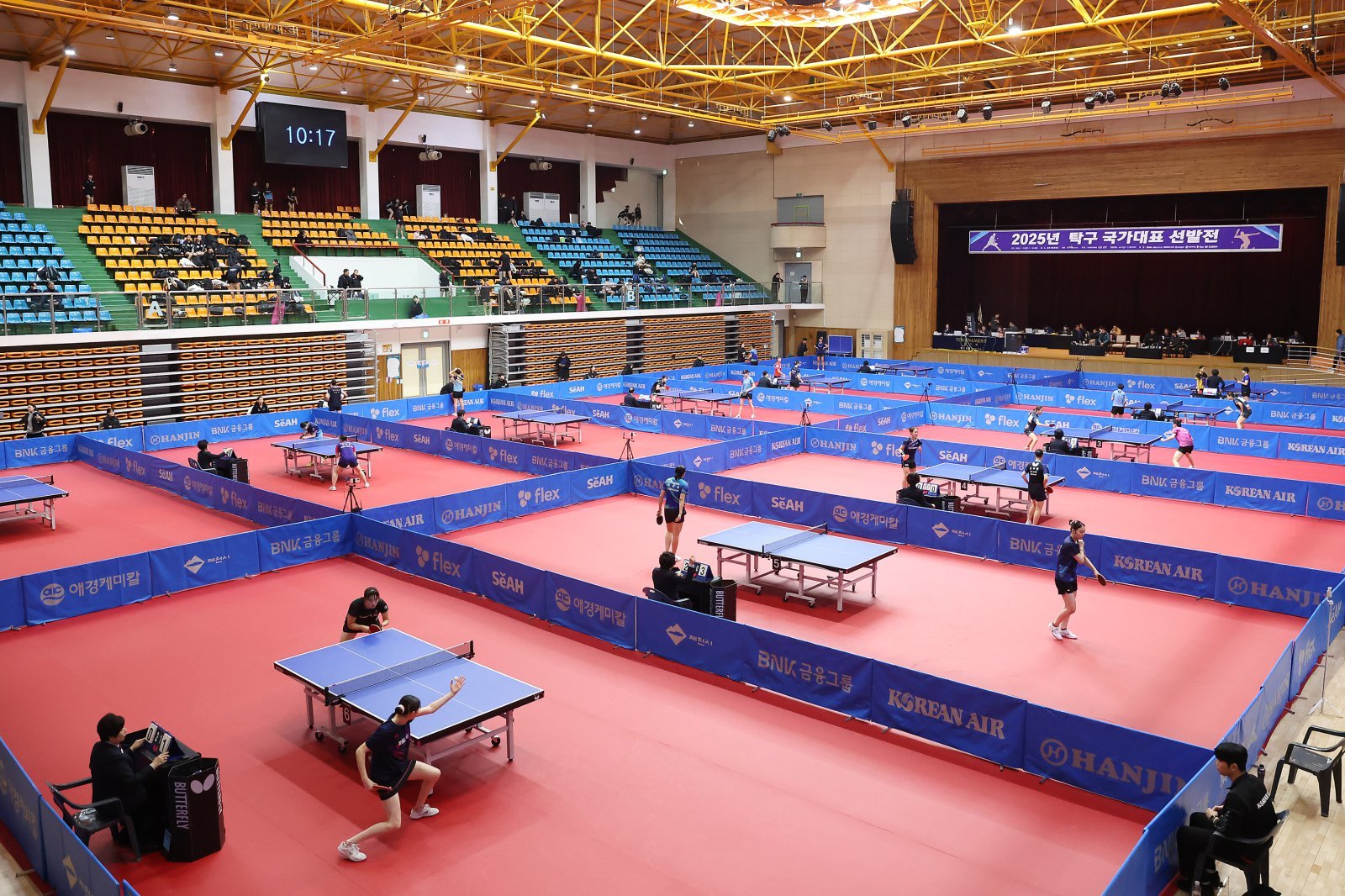 대한탁구협회는 탁구국가대표팀의 경쟁력을 강화하고자 올해 대표 선발전에서 청소년대표 선수들의 의무 선발 비중을 늘렸다. 사진은 지난해 충북 제천체육관에서 열린 ‘2025년 탁구 국가대표 선발전’. 사진제공│대한탁구협회