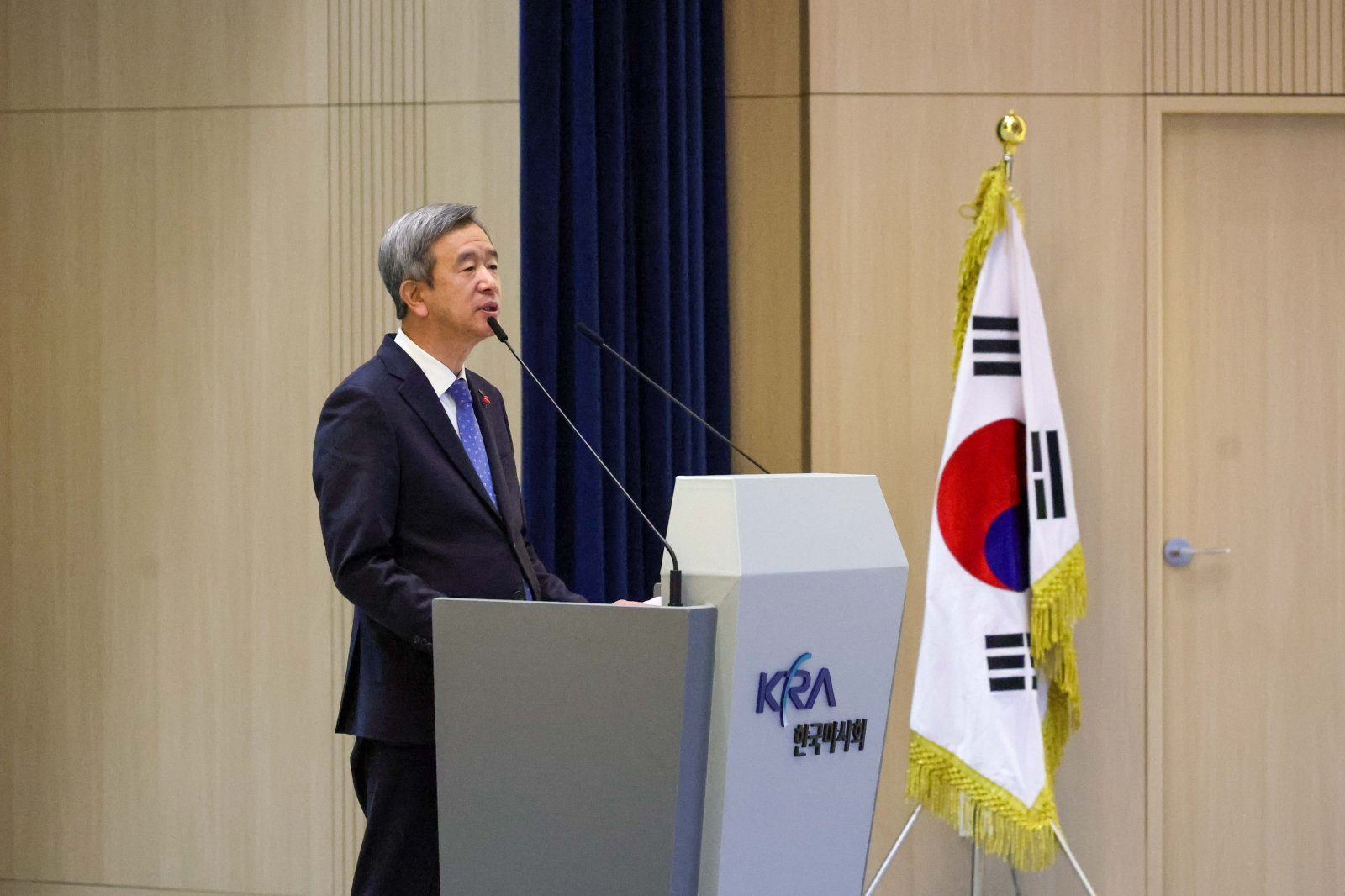 한국마사회 정기환 회장이 2일 열린 시무식에서 인사말을 하고 있다.