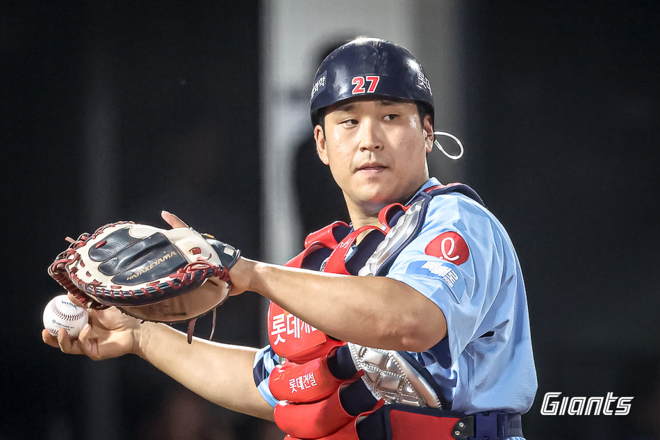 롯데가 포수진 운영의 중대 기대에 서게 될 전망이다. 2026년을 끝으로 유강남의 4년 계약이 끝난다. 사진제공｜롯데 자이언츠