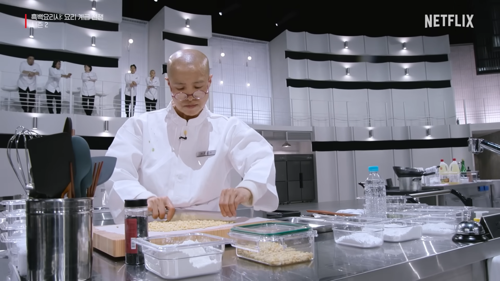 흑수저 참가자 ‘술빚는 윤주모’(위), 백수저 참가자 선재스님(아래). 사진 | 넷플릭스 ‘흑백요리사 2’ 캡처